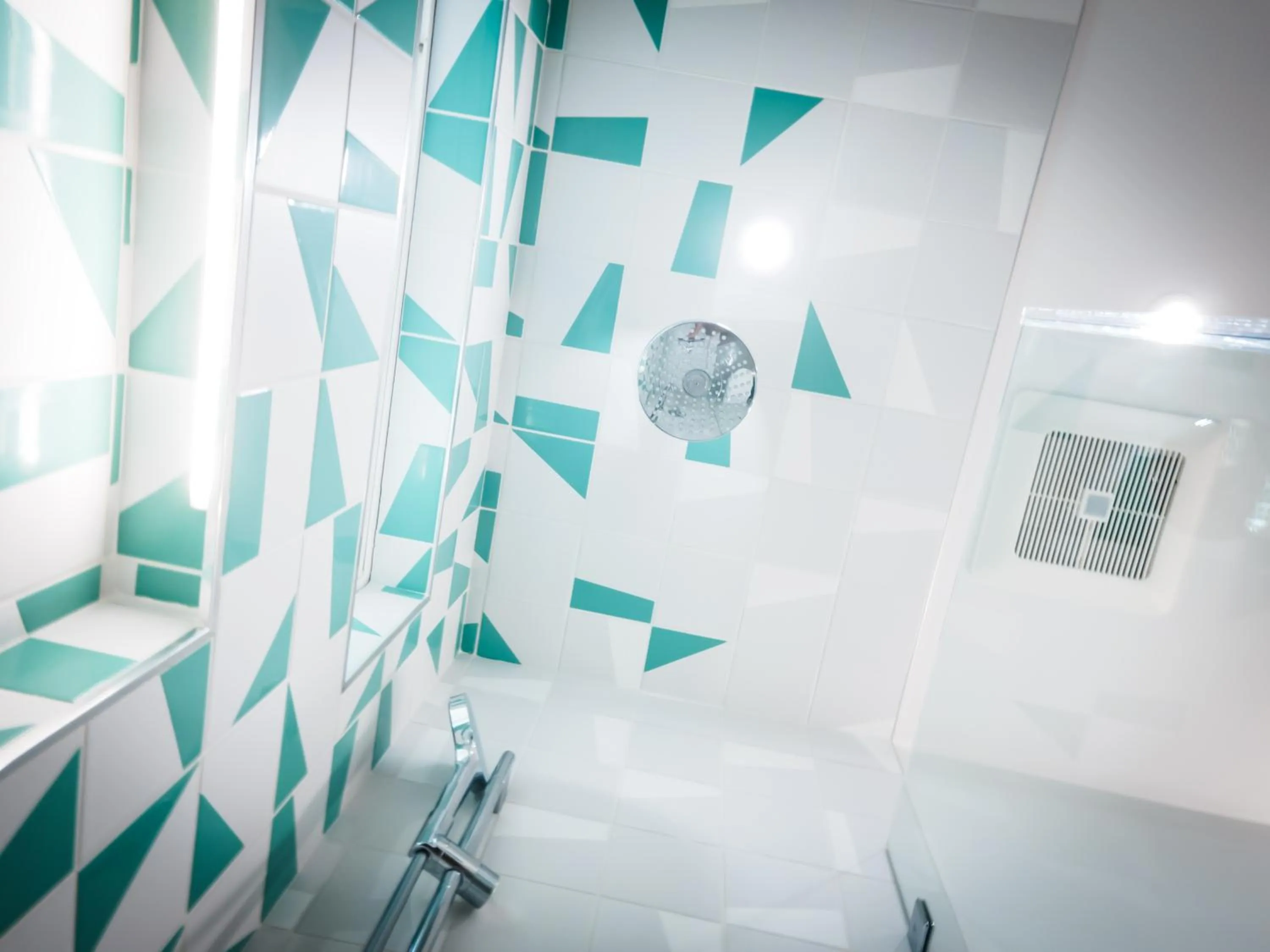 Shower in The Redline Venice