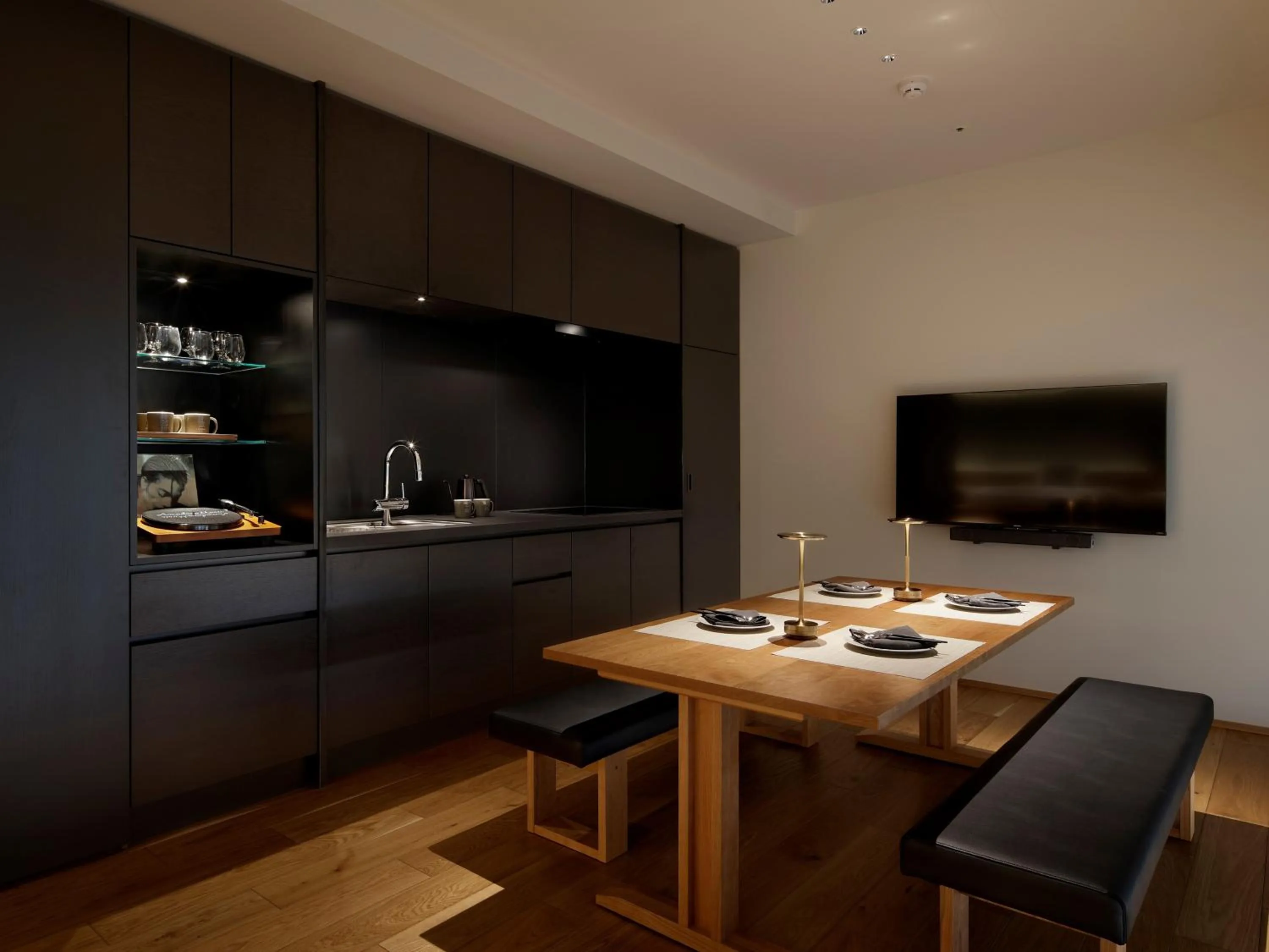 TV and multimedia in HIDEOUT