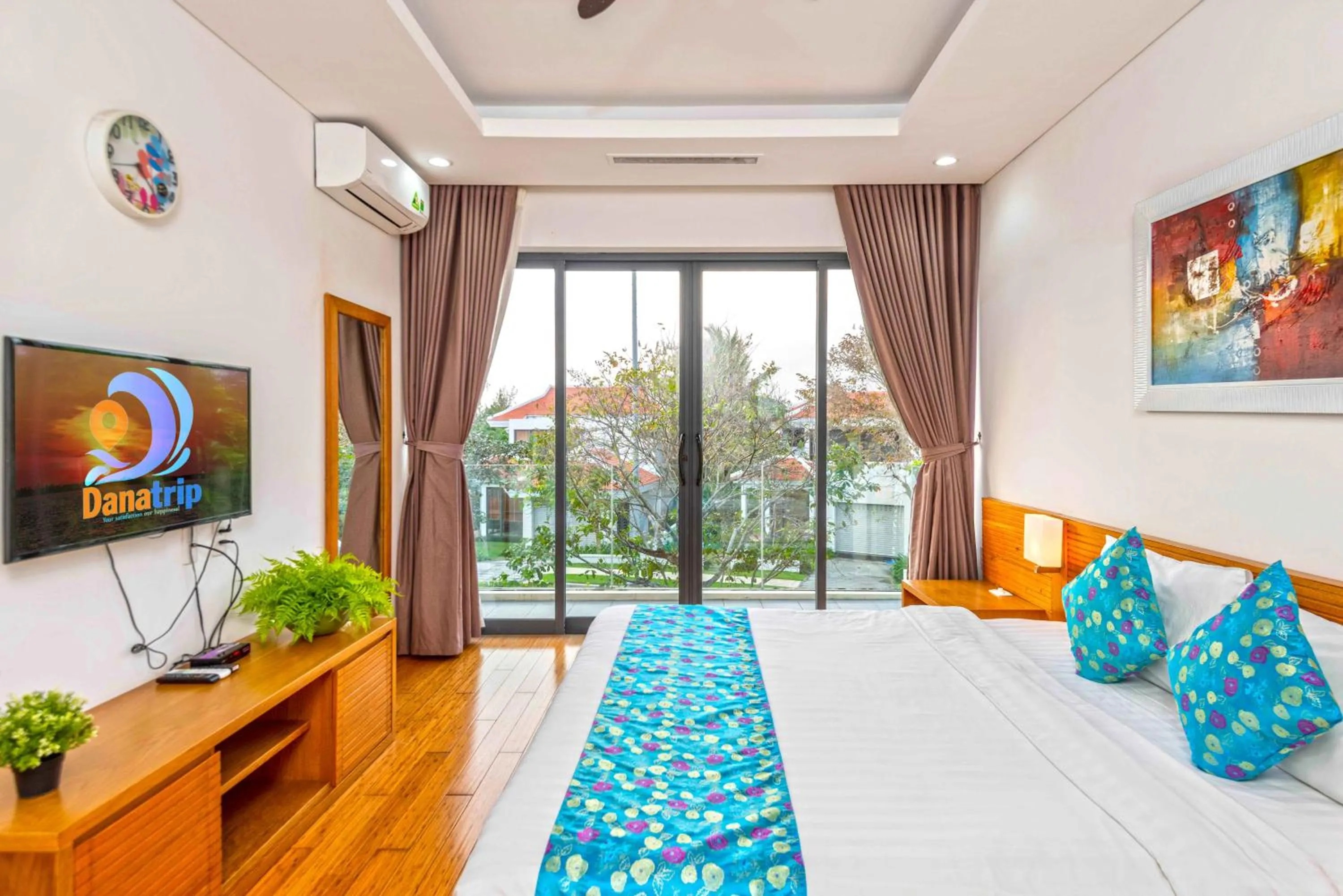 Bed in Memories Holiday beach villa Da Nang