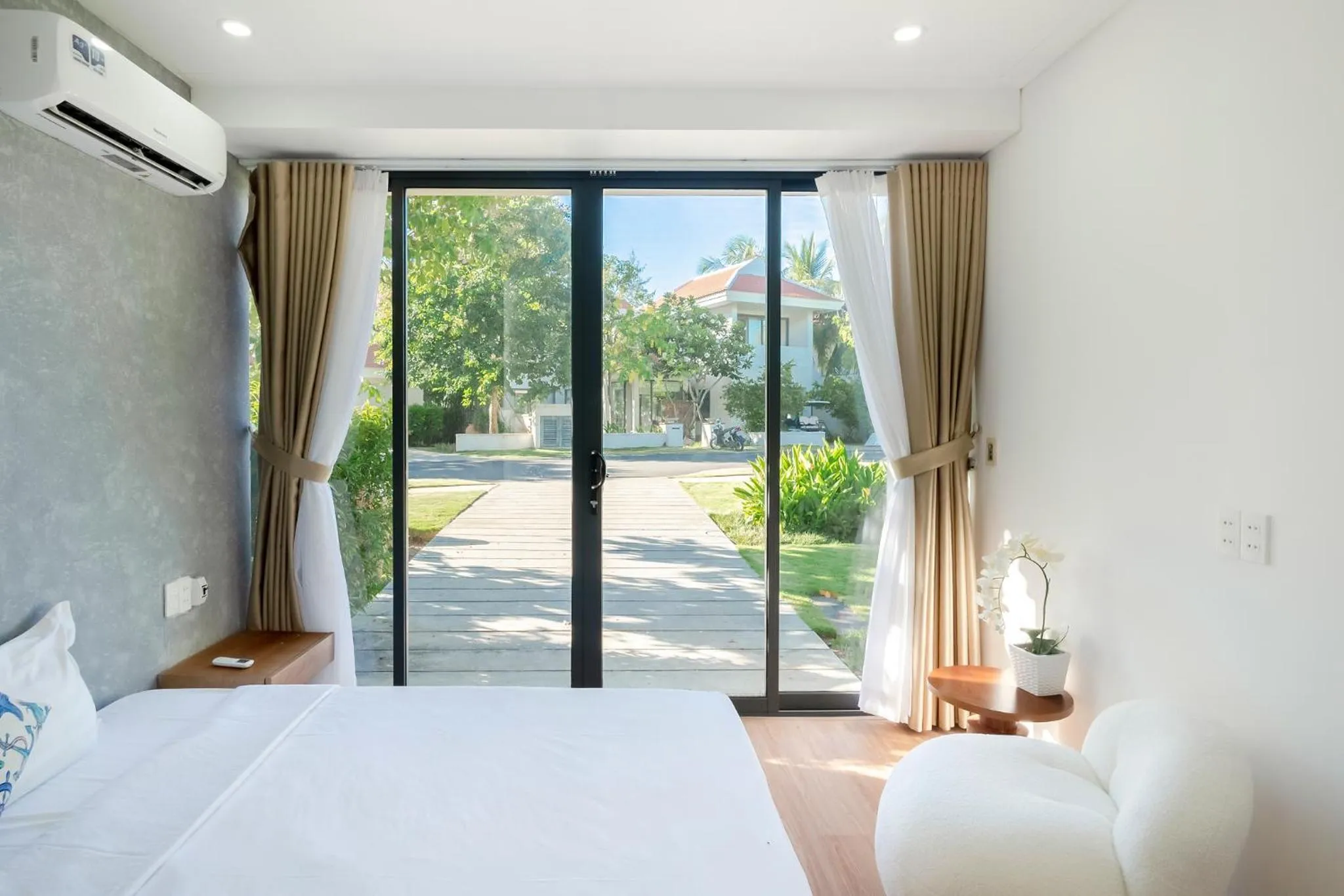 Bed in Memories Holiday beach villa Da Nang