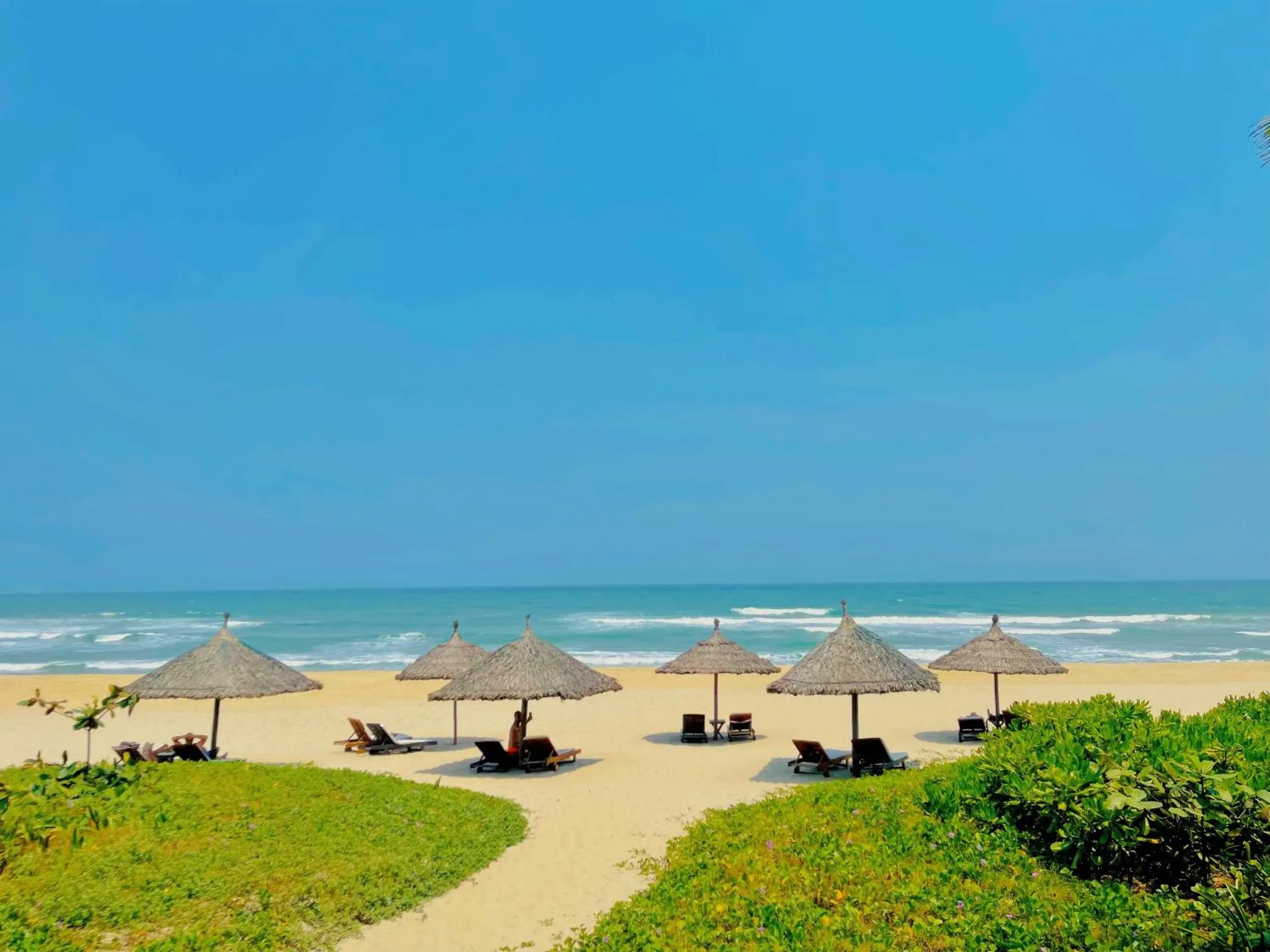 Day in Memories Holiday beach villa Da Nang