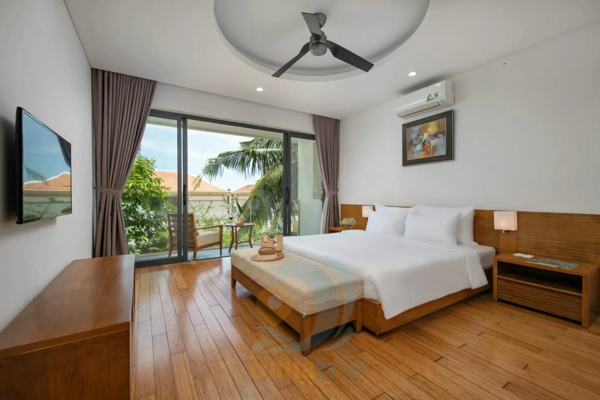 Bedroom, Bed in Memories Holiday beach villa Da Nang