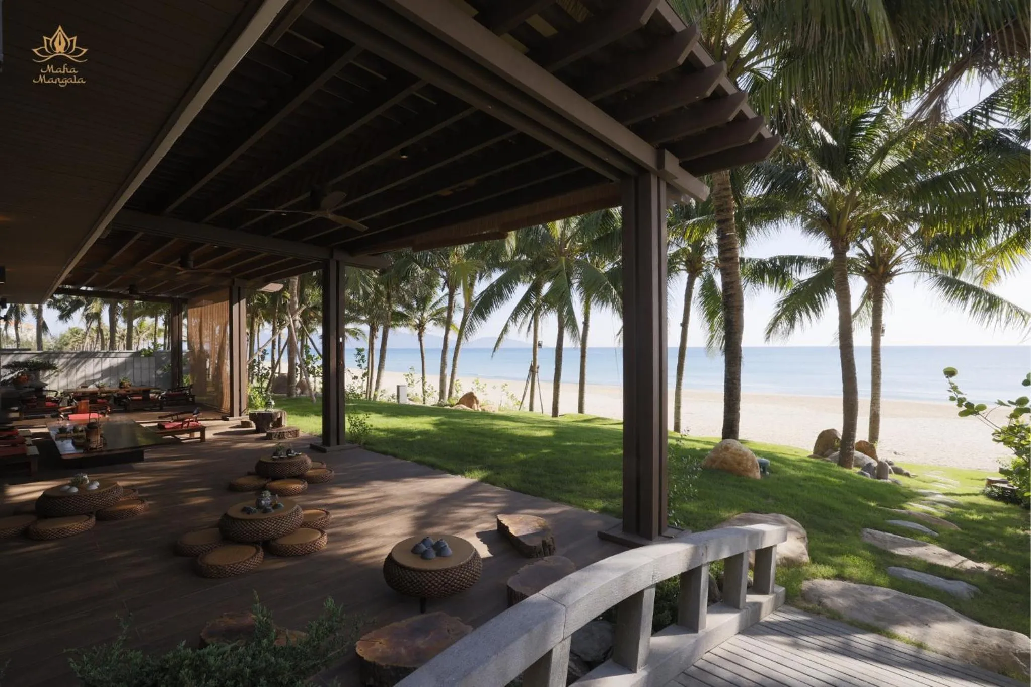 Restaurant/places to eat in Memories Holiday beach villa Da Nang