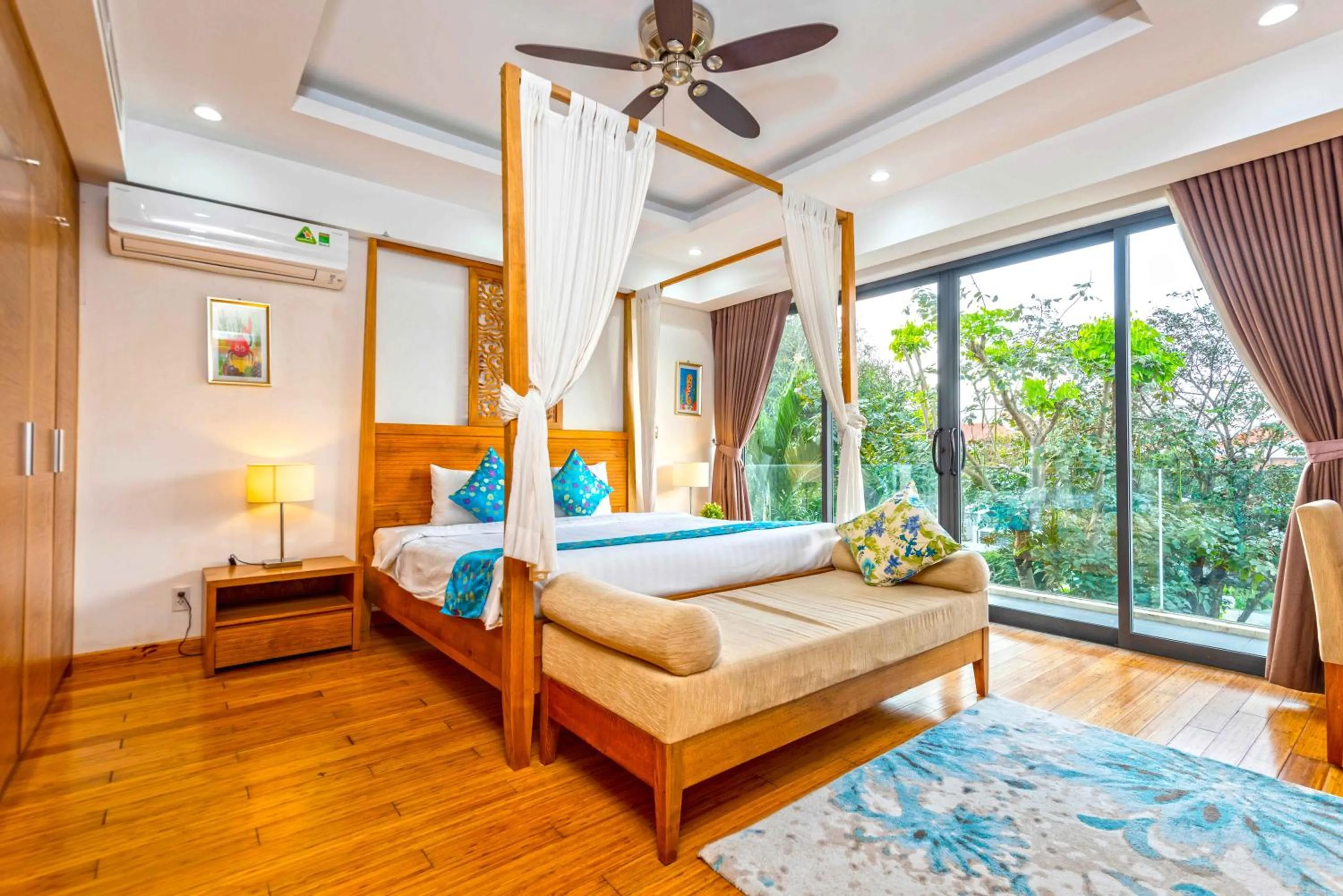 Bed in Memories Holiday beach villa Da Nang
