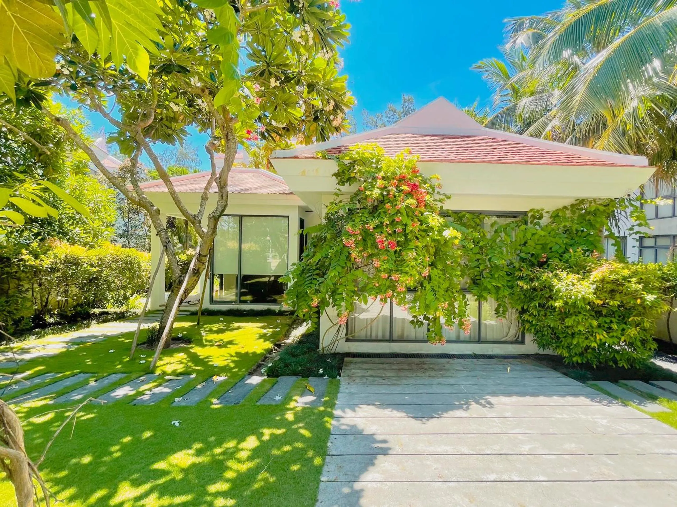 Property building in Memories Holiday beach villa Da Nang