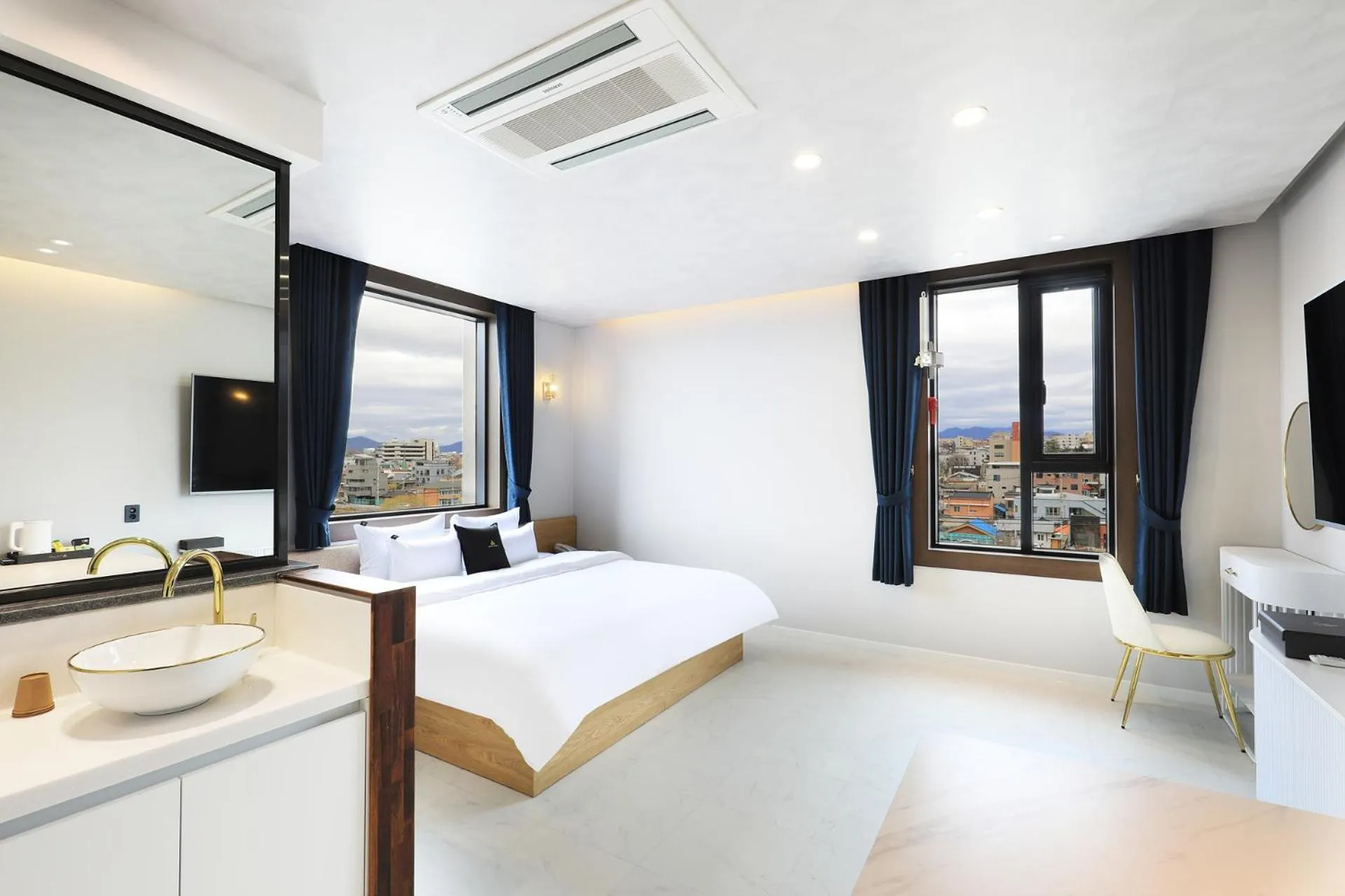 Bed in Chuncheon Intro Family hotel