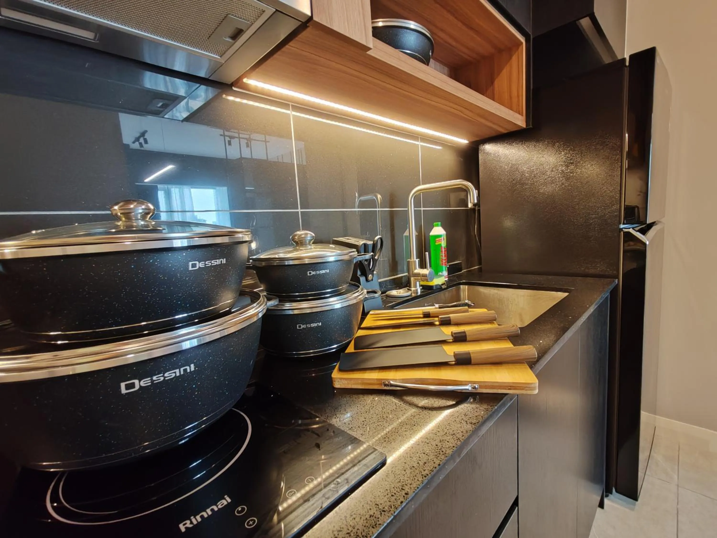 Kitchen or kitchenette in The Axon Bukit Bintang by SMOVF BNB