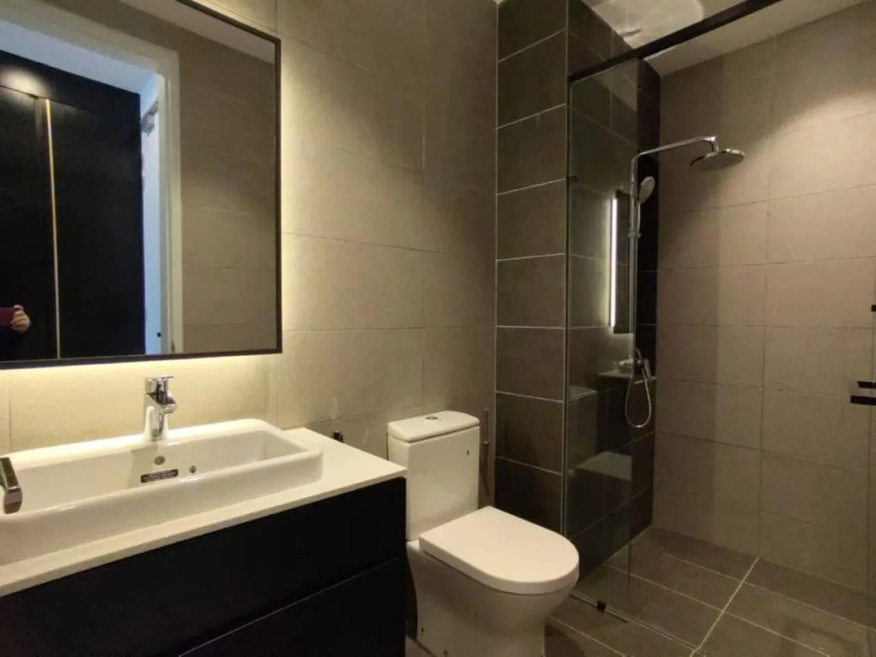 Shower in The Axon Bukit Bintang by SMOVF BNB