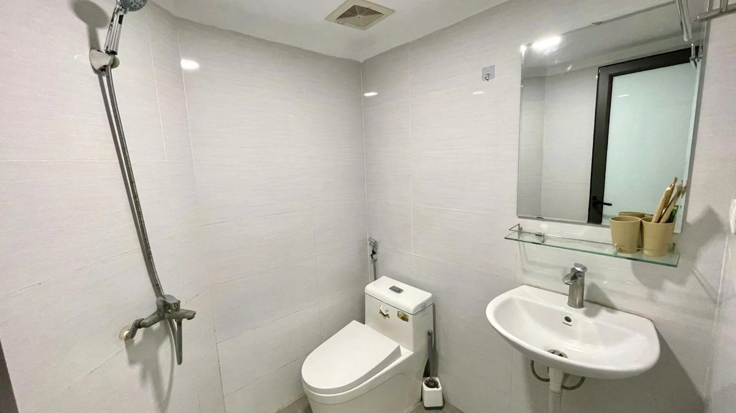 Era Apartment Khuc Thua Du