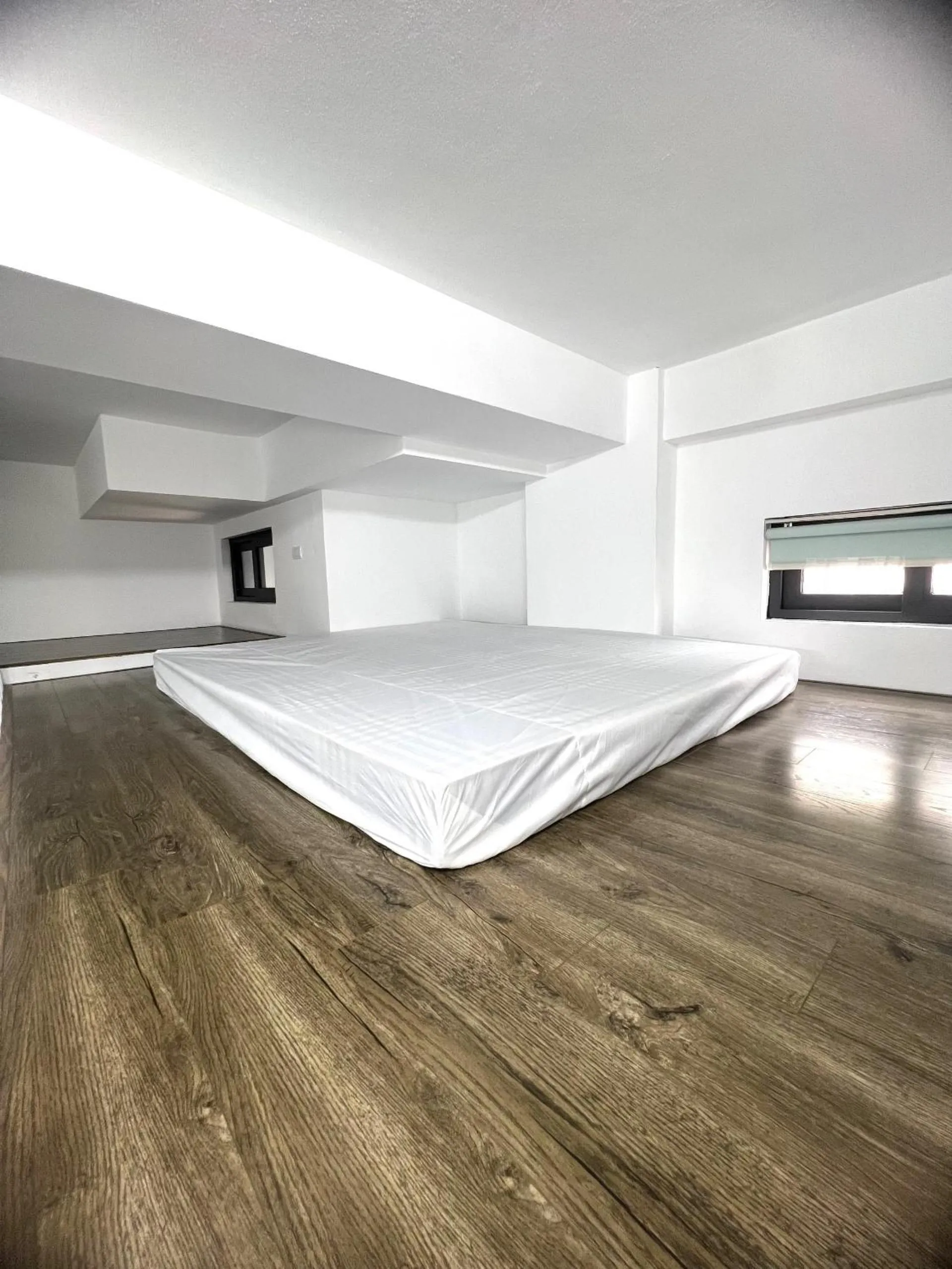 Bed in Era Apartment Khuc Thua Du