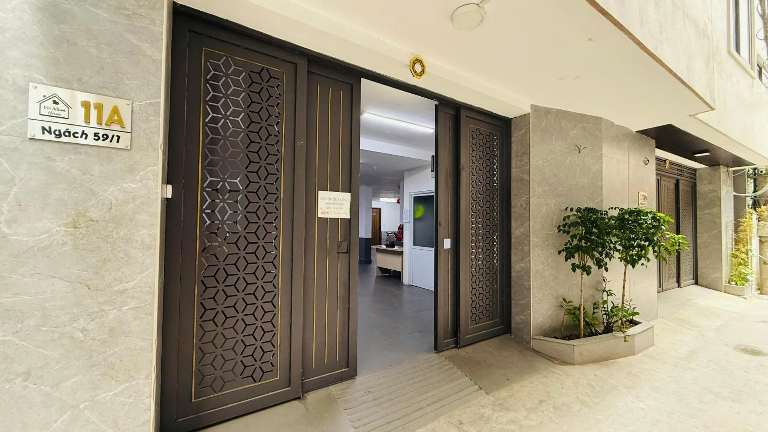 Era Apartment Khuc Thua Du