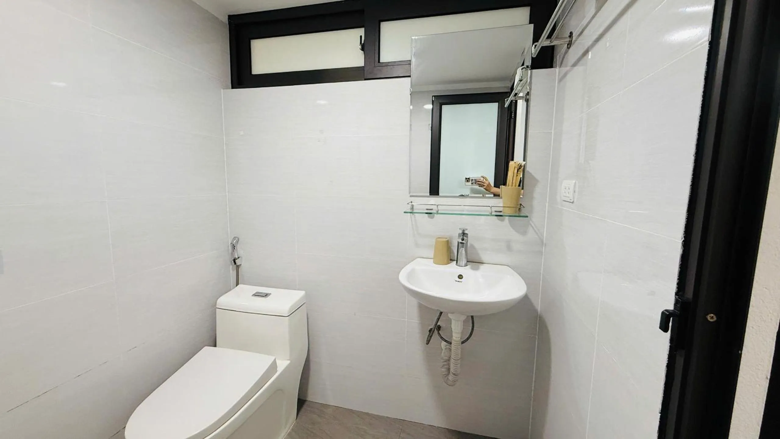 Era Apartment Khuc Thua Du