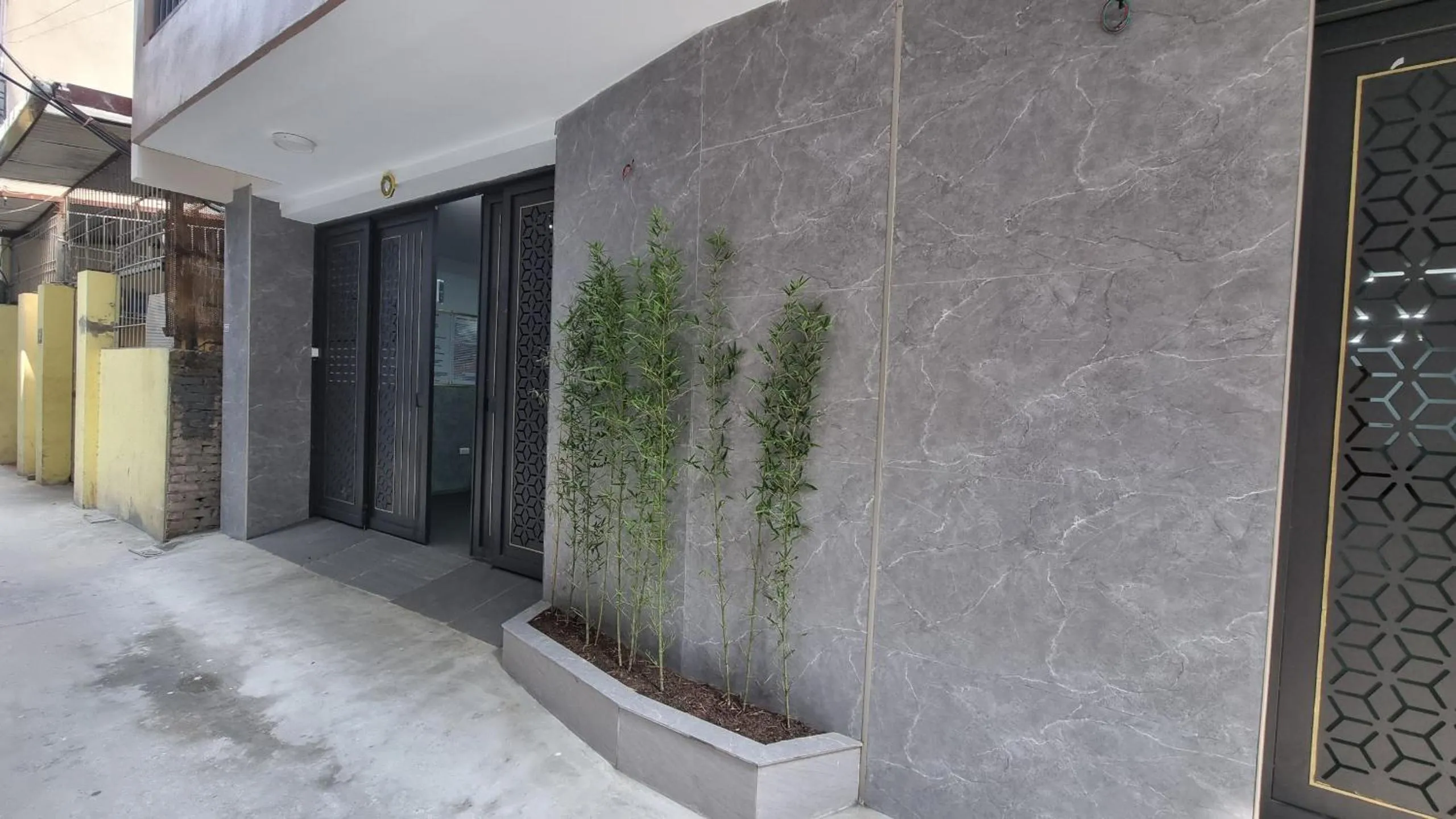 Property building in Era Apartment Khuc Thua Du