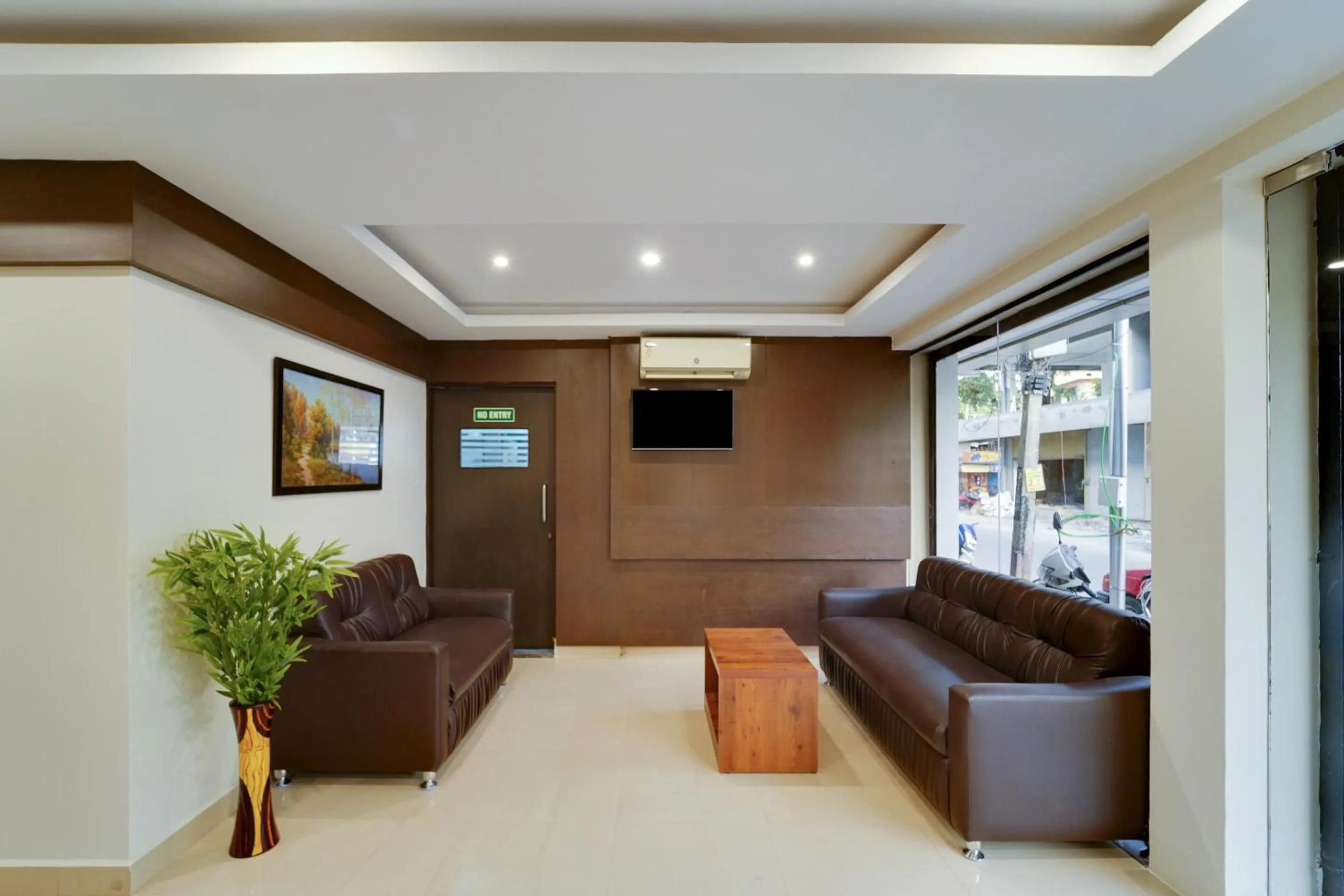 Lobby or reception in Super Townhouse Davis Let Bangalore