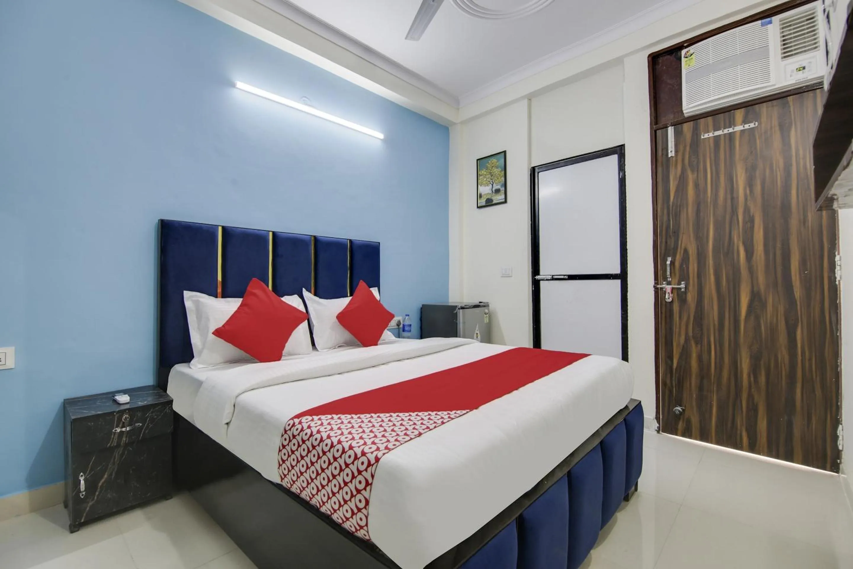 Bedroom, Bed in Hotel O Happy Stay