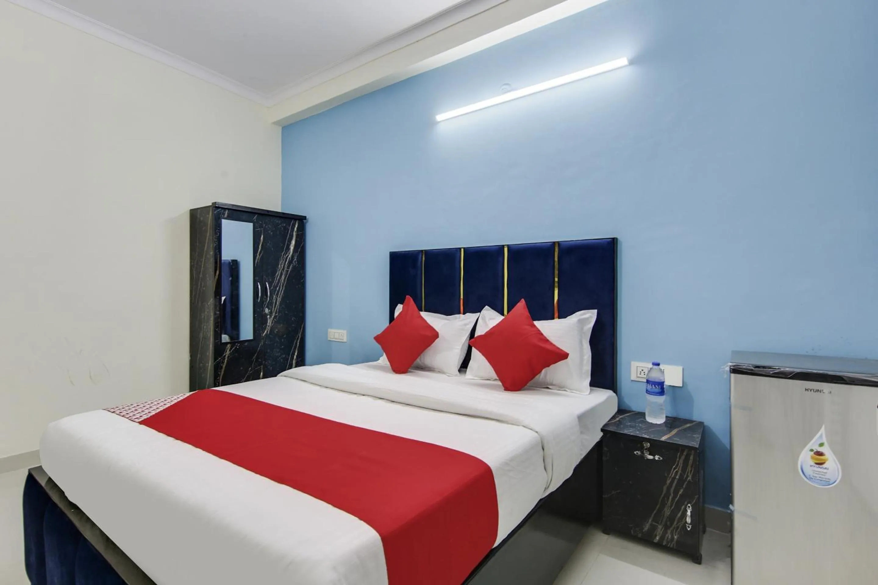 Bedroom, Bed in Hotel O Happy Stay