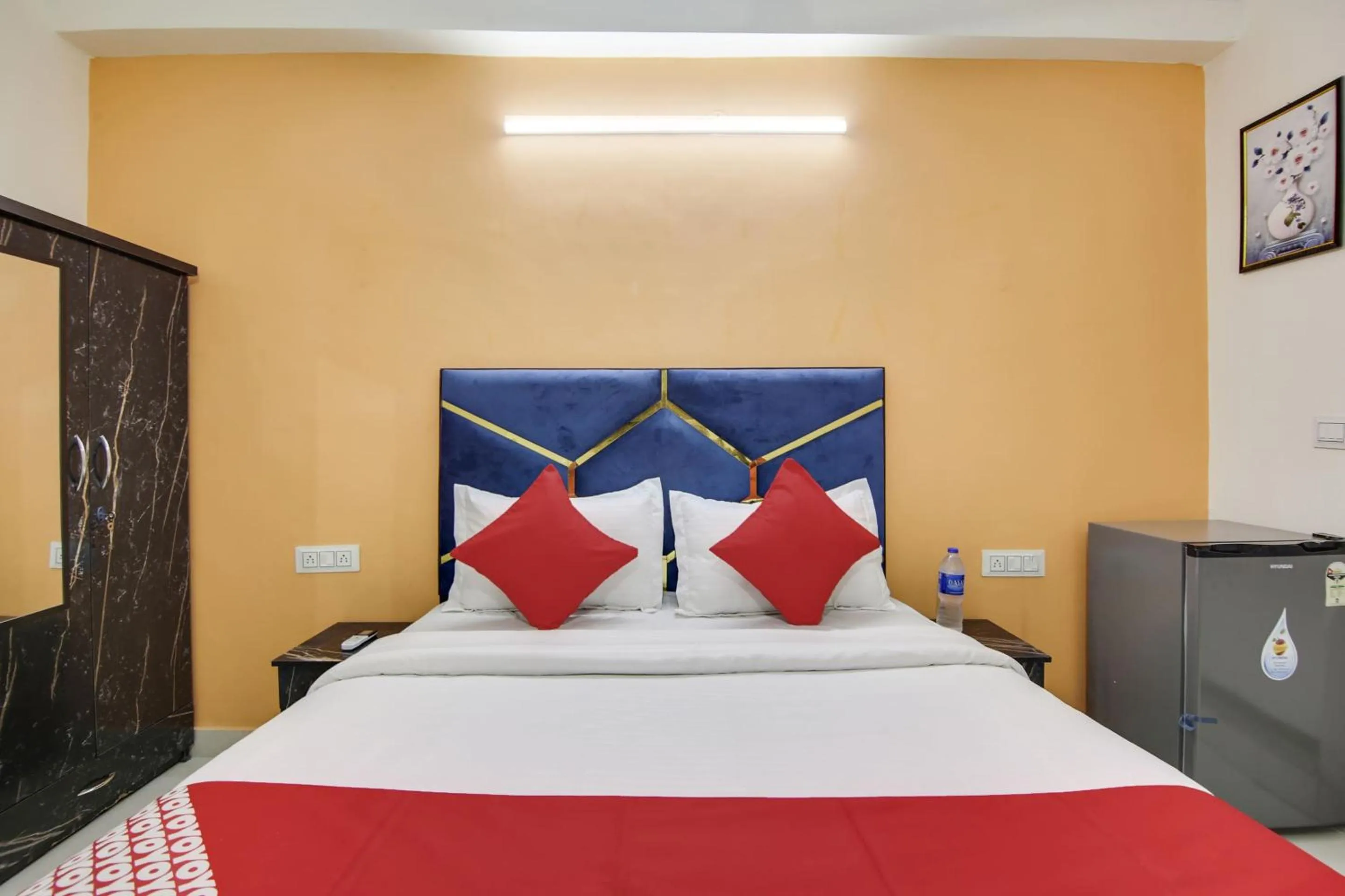 Bedroom, Bed in Hotel O Happy Stay