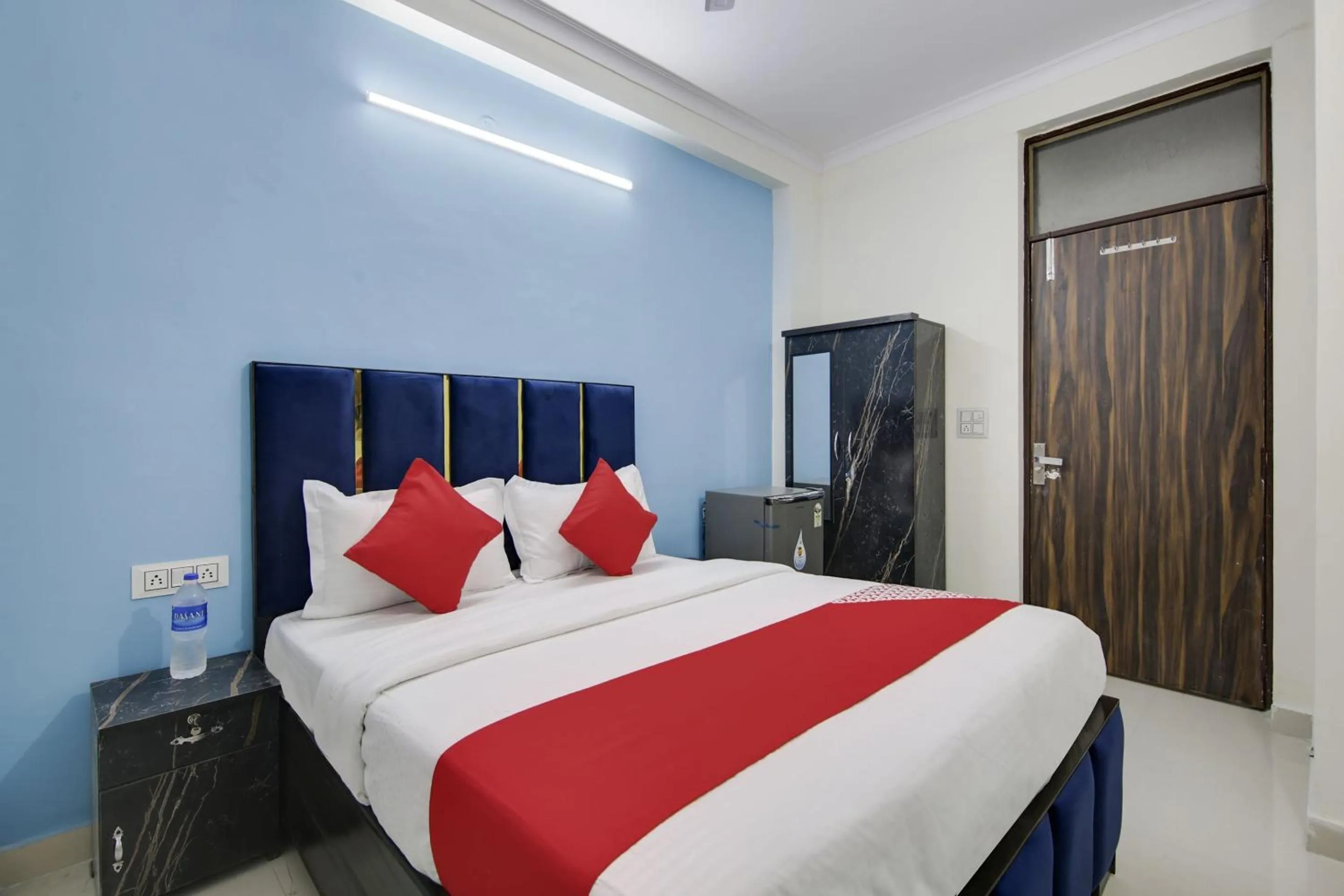 Bedroom, Bed in Hotel O Happy Stay