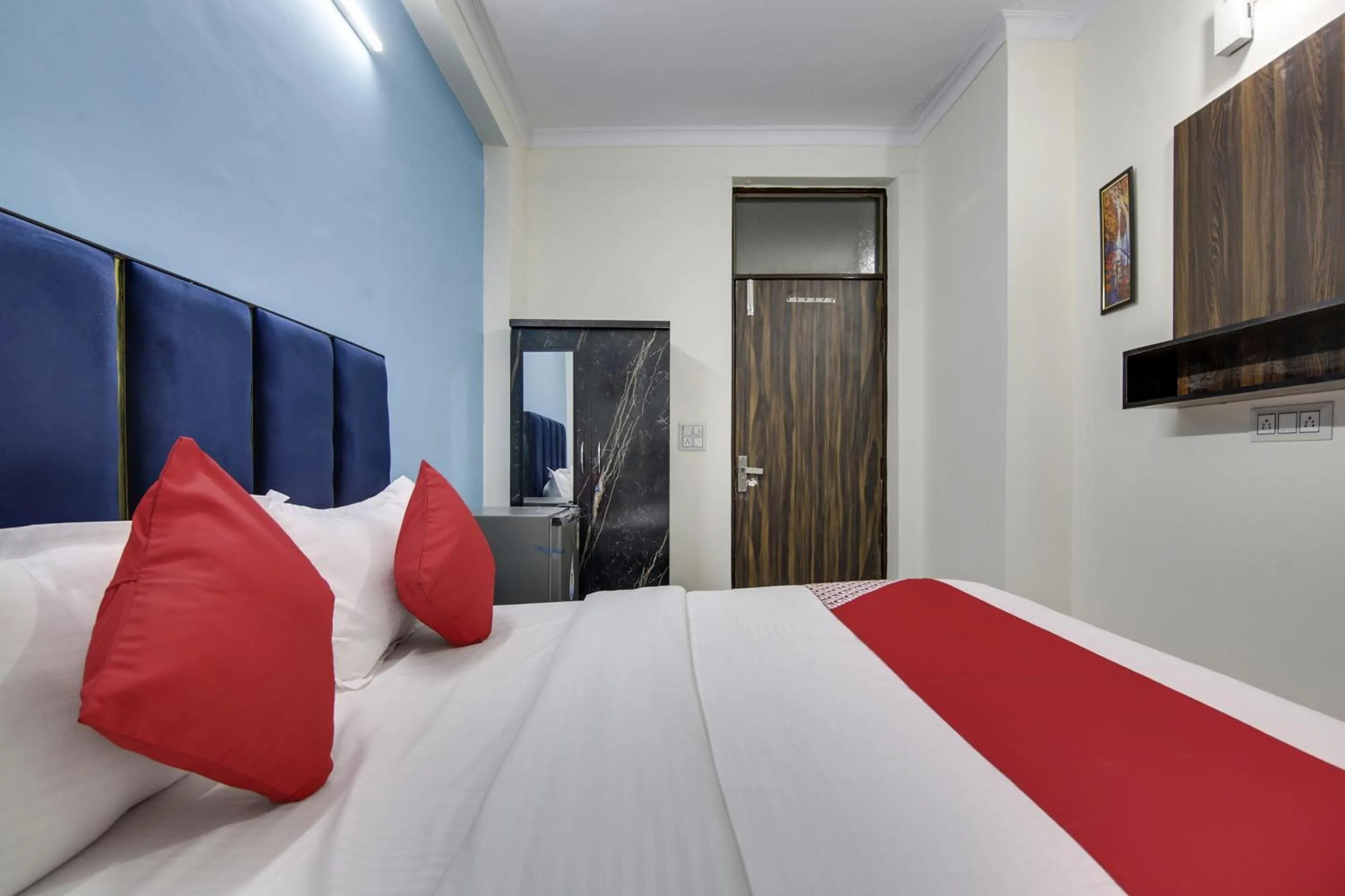 Bedroom, Bed in Hotel O Happy Stay