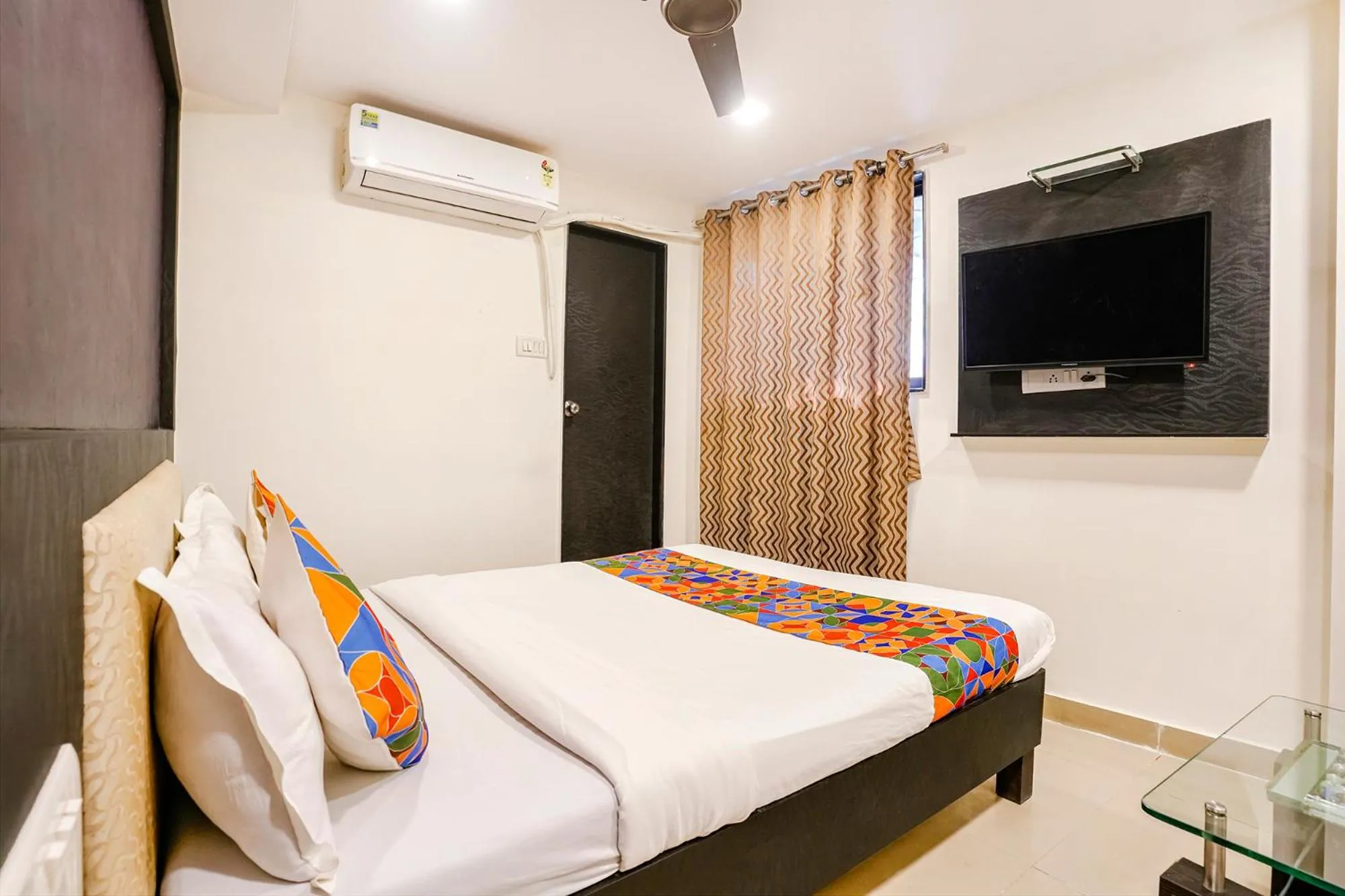 Bed in Super OYO Hotel O Accore Inn