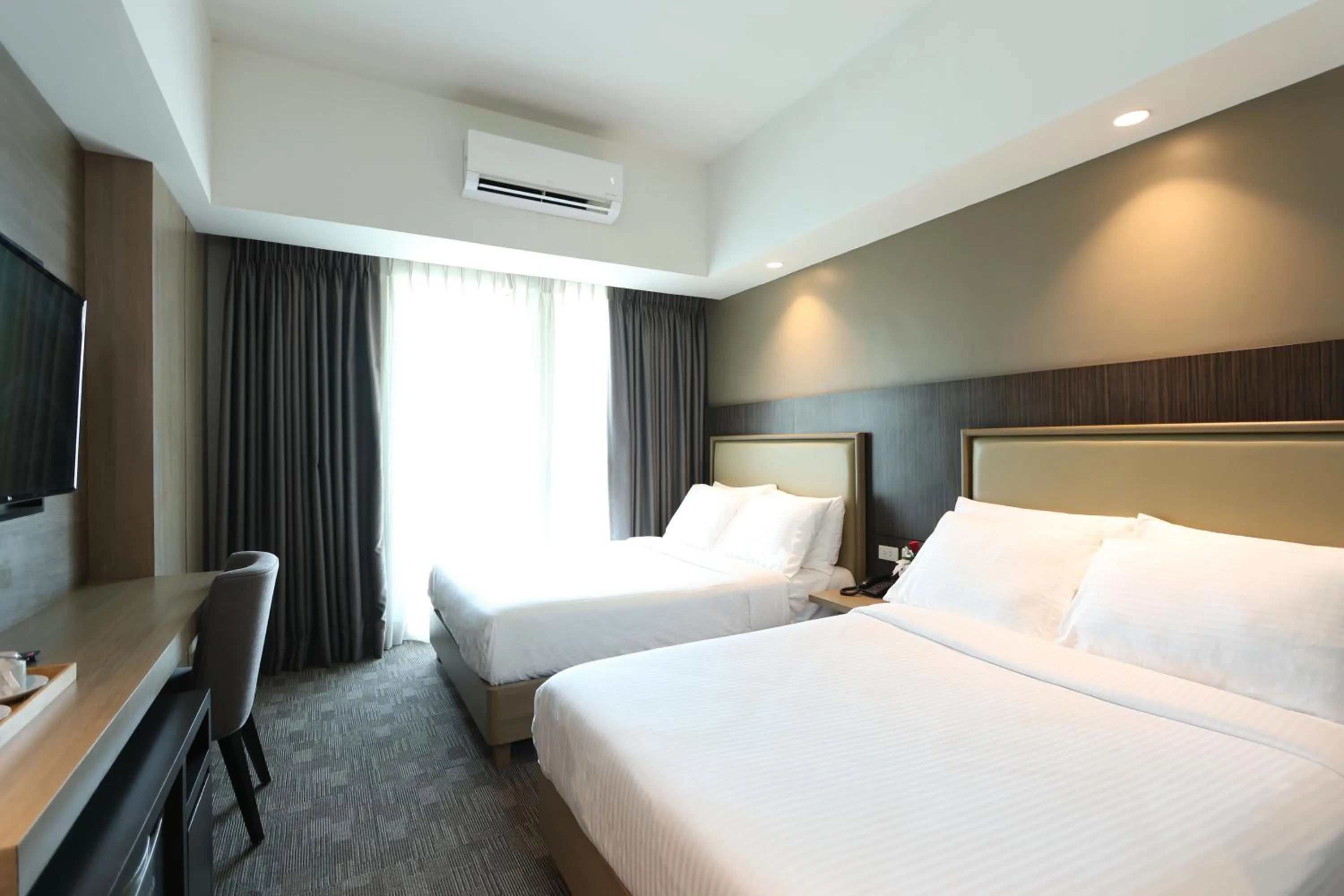 Bedroom, Bed in Sotogrande Hotel Katipunan