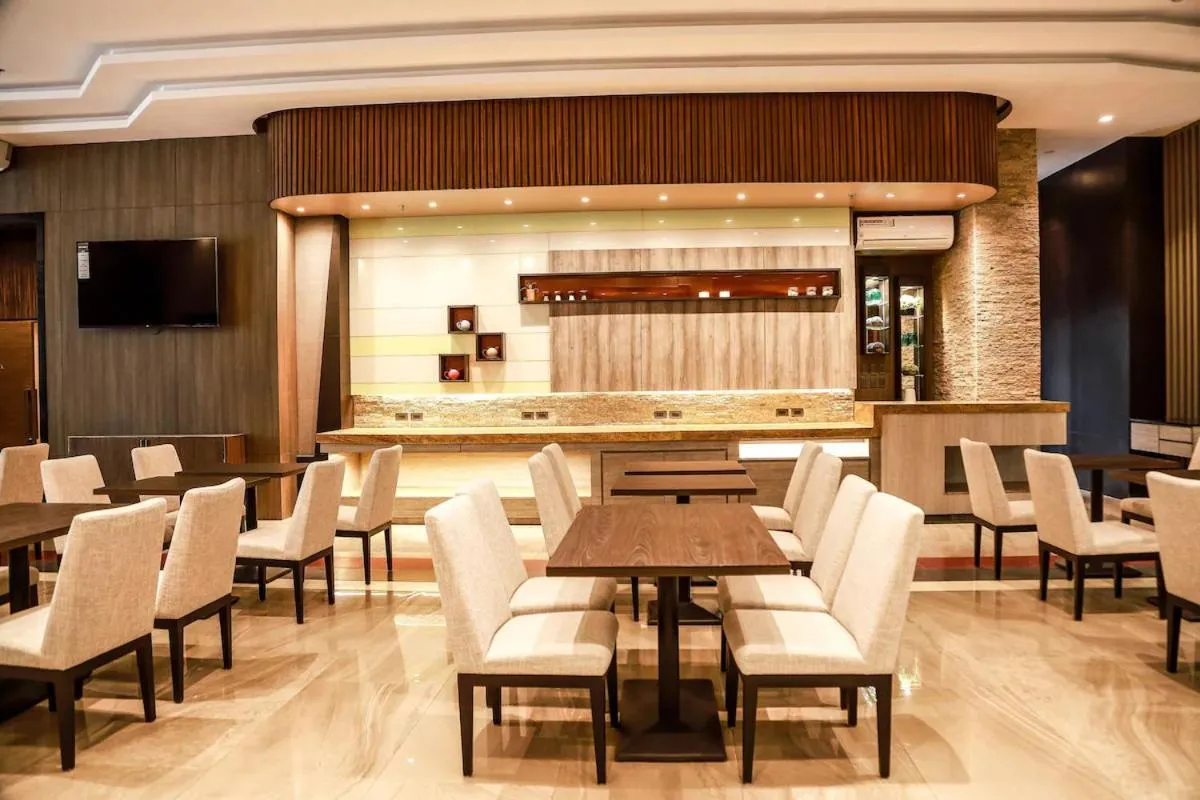 Restaurant/places to eat in Sotogrande Hotel Katipunan