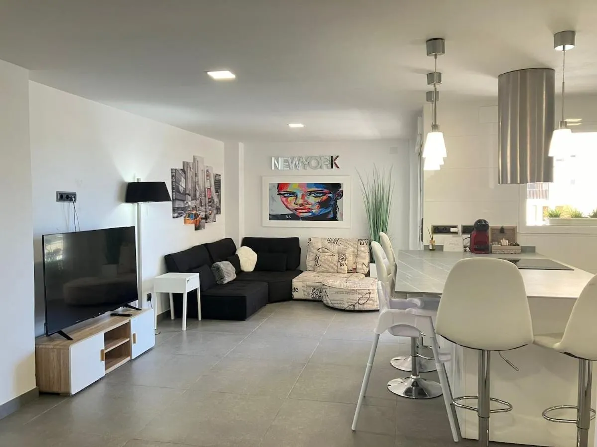 TV and multimedia in Seaside Apartment Retreat