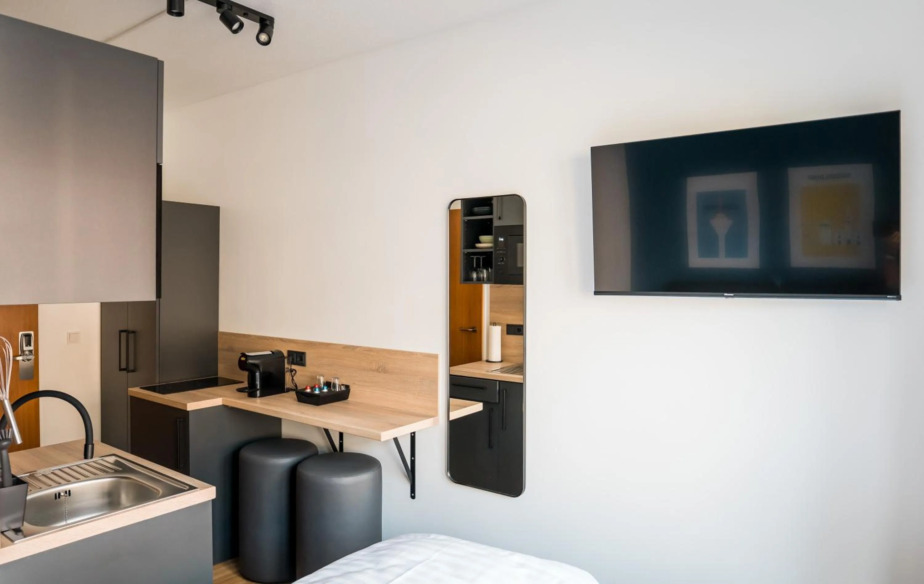 TV and multimedia in Antares Apartments