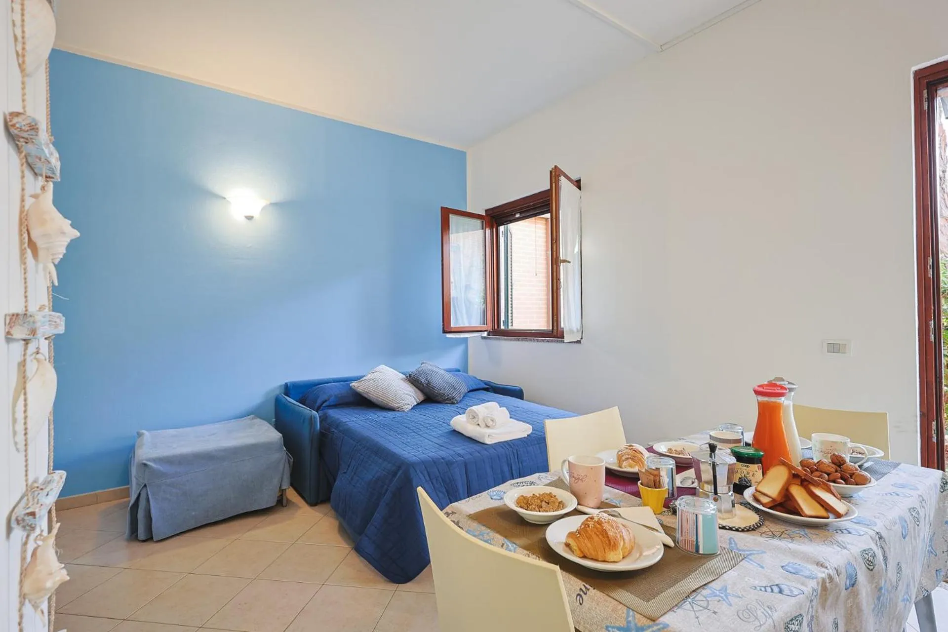 Bedroom, Bed in Pineta Azzurra