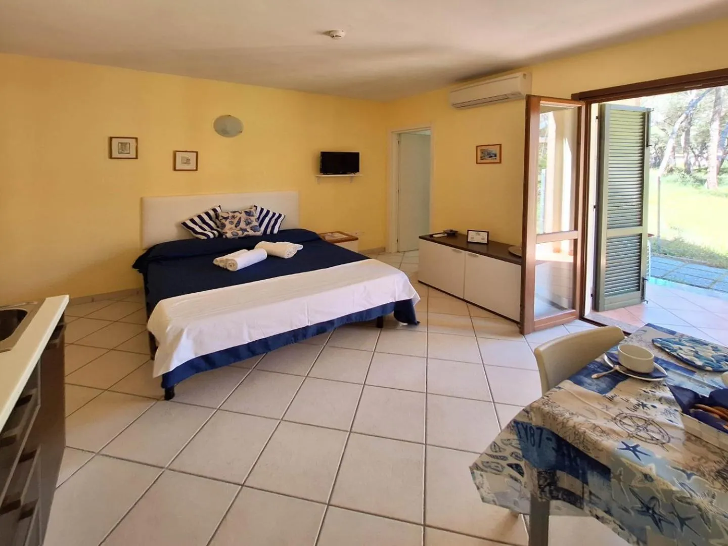 Photo of the whole room, Bed in Pineta Azzurra