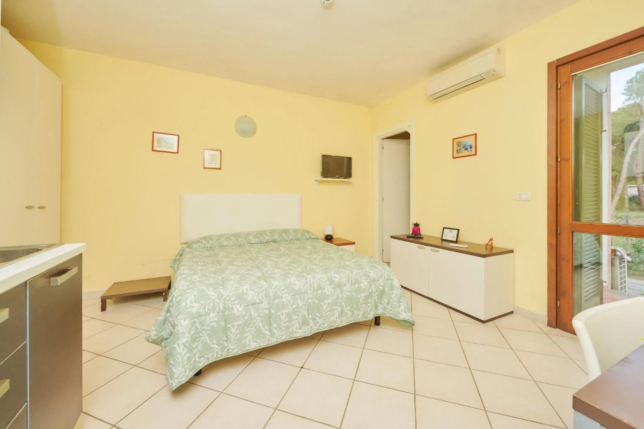 Bed in Pineta Azzurra