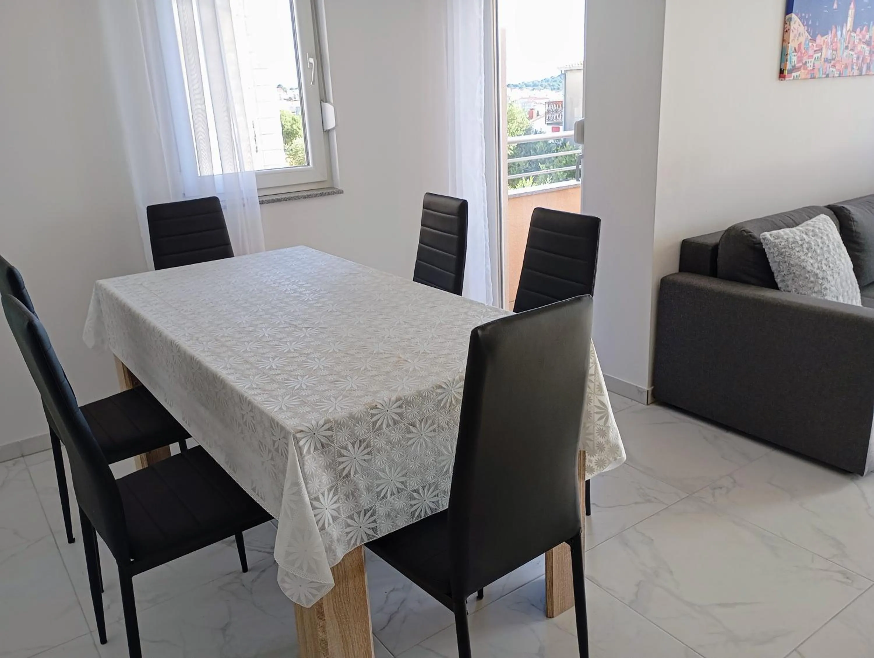Immaculate 2-Bed Apartment in Okrug Gornji