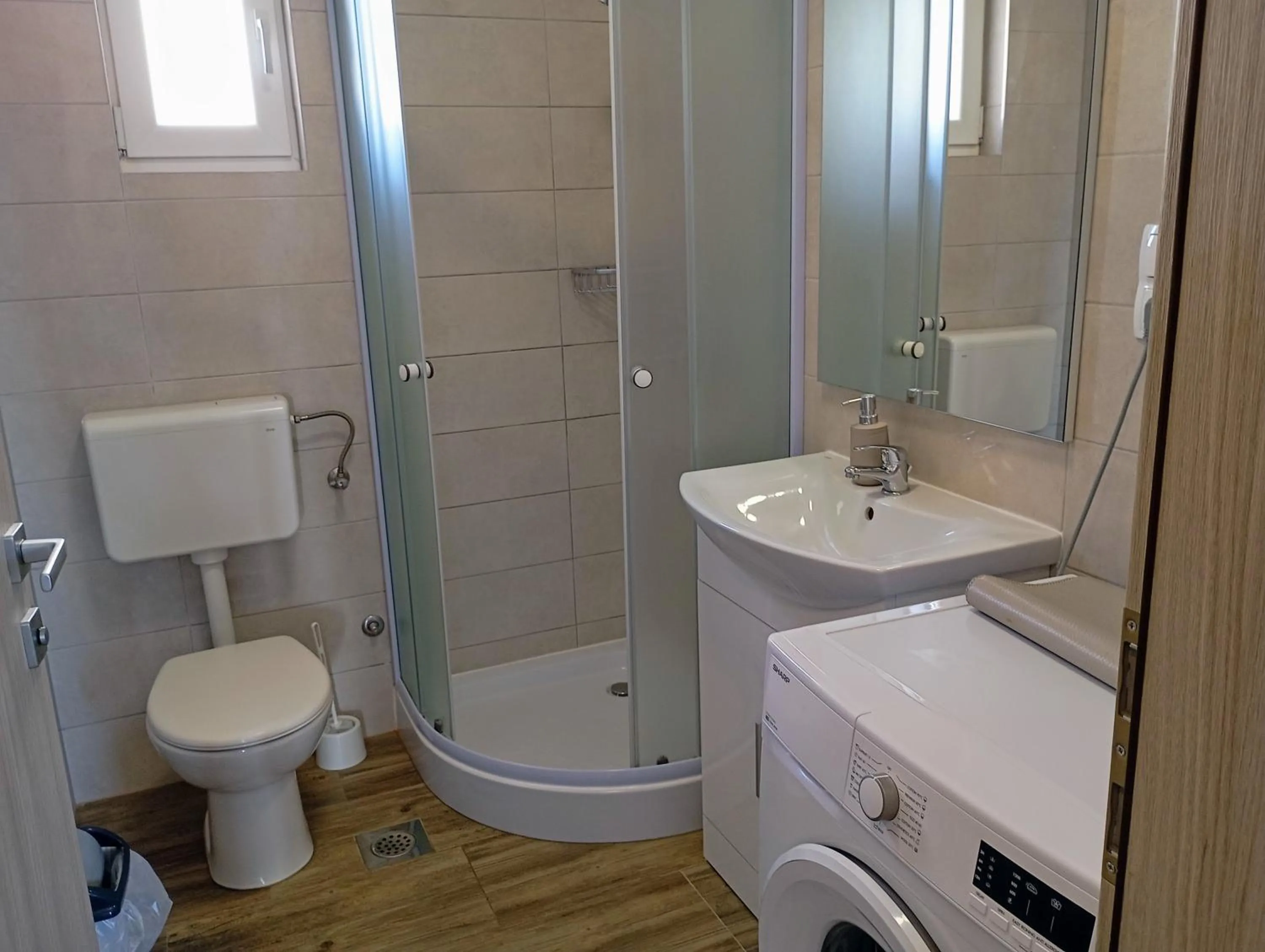Immaculate 2-Bed Apartment in Okrug Gornji