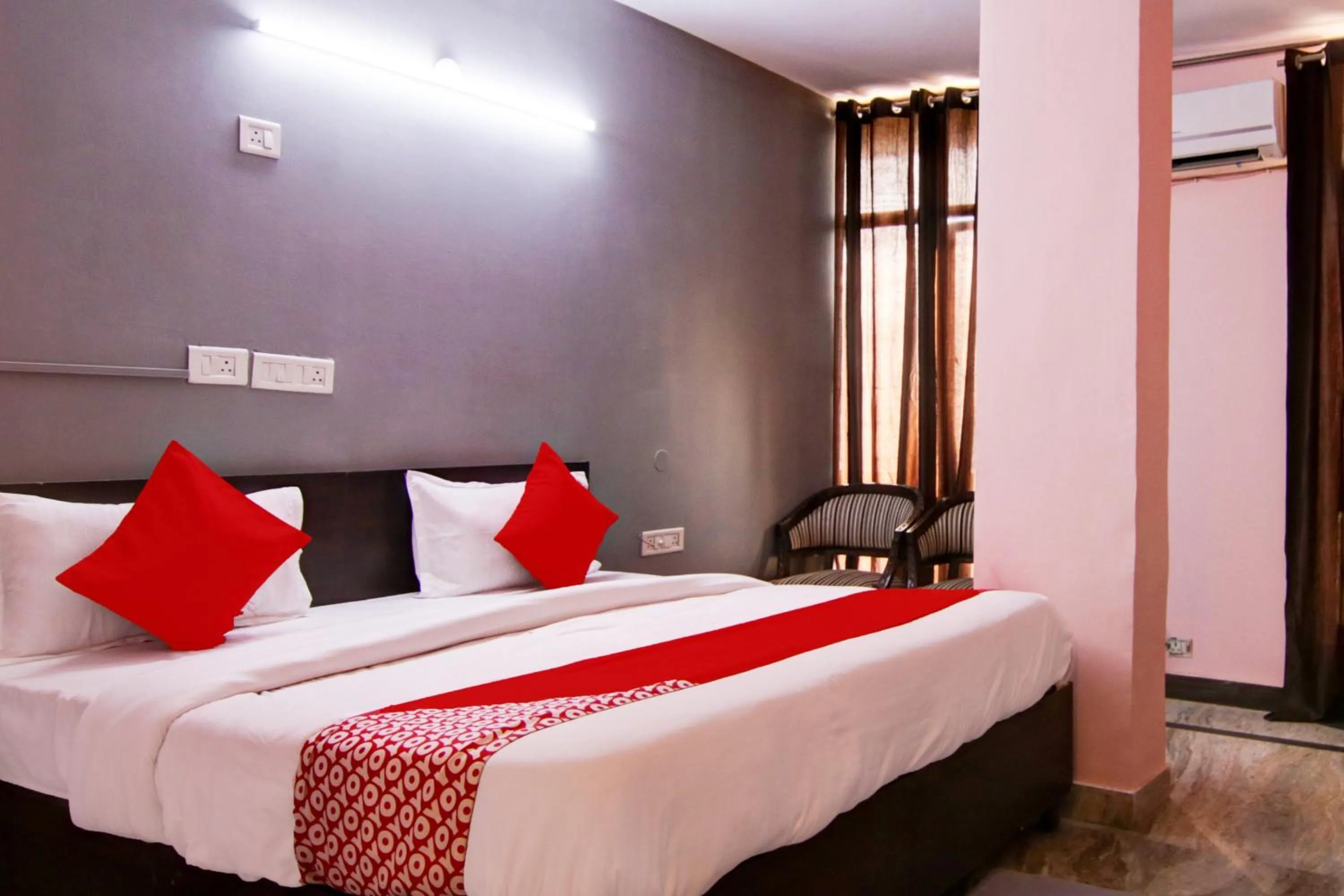 Facade/entrance, Bed in Hotel O Manya Stay