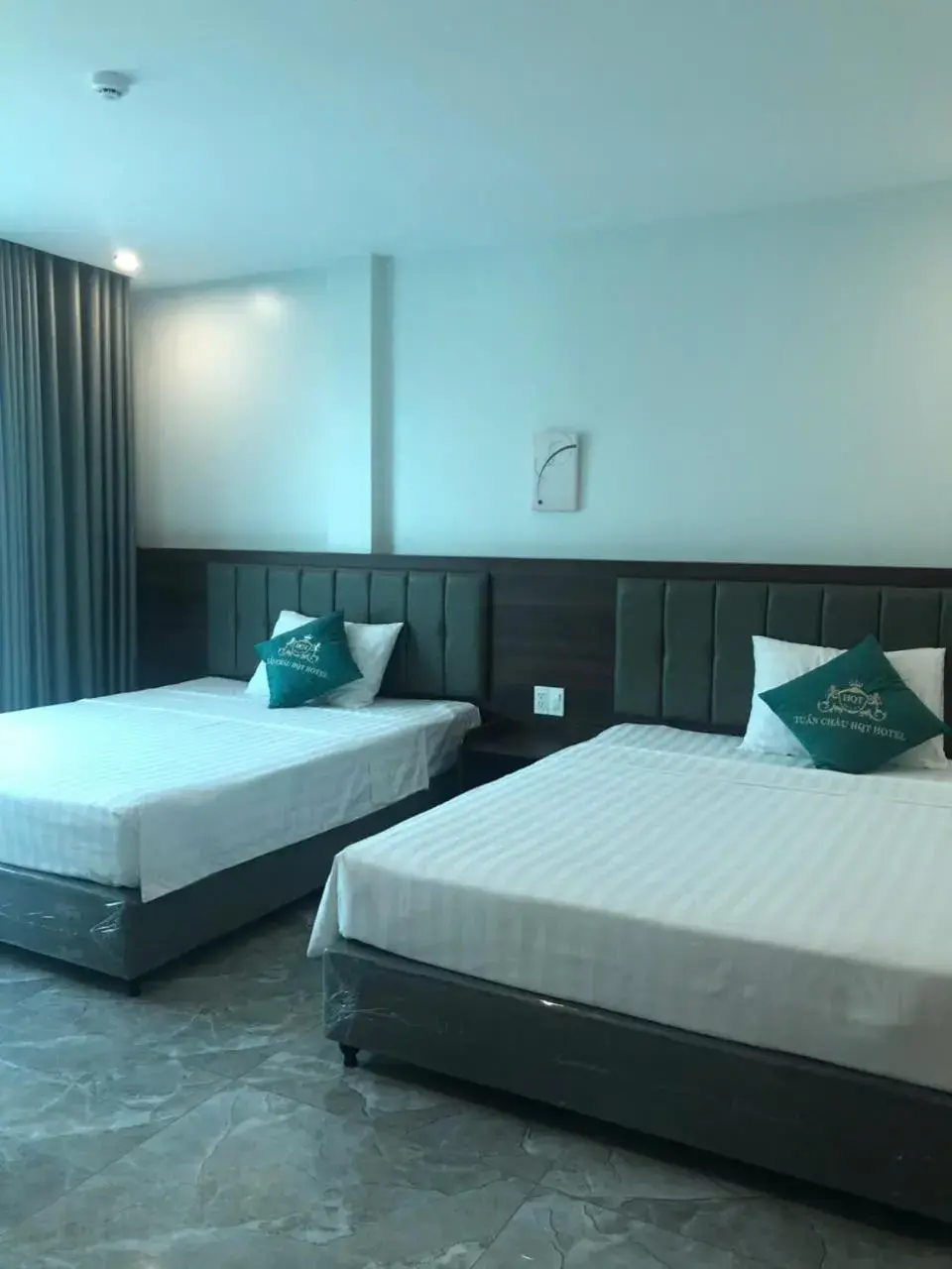 Queen Room with Two Queen Beds in Tuần Châu HQT Queen Room with Two Queen Beds in Tuần Châu HQT