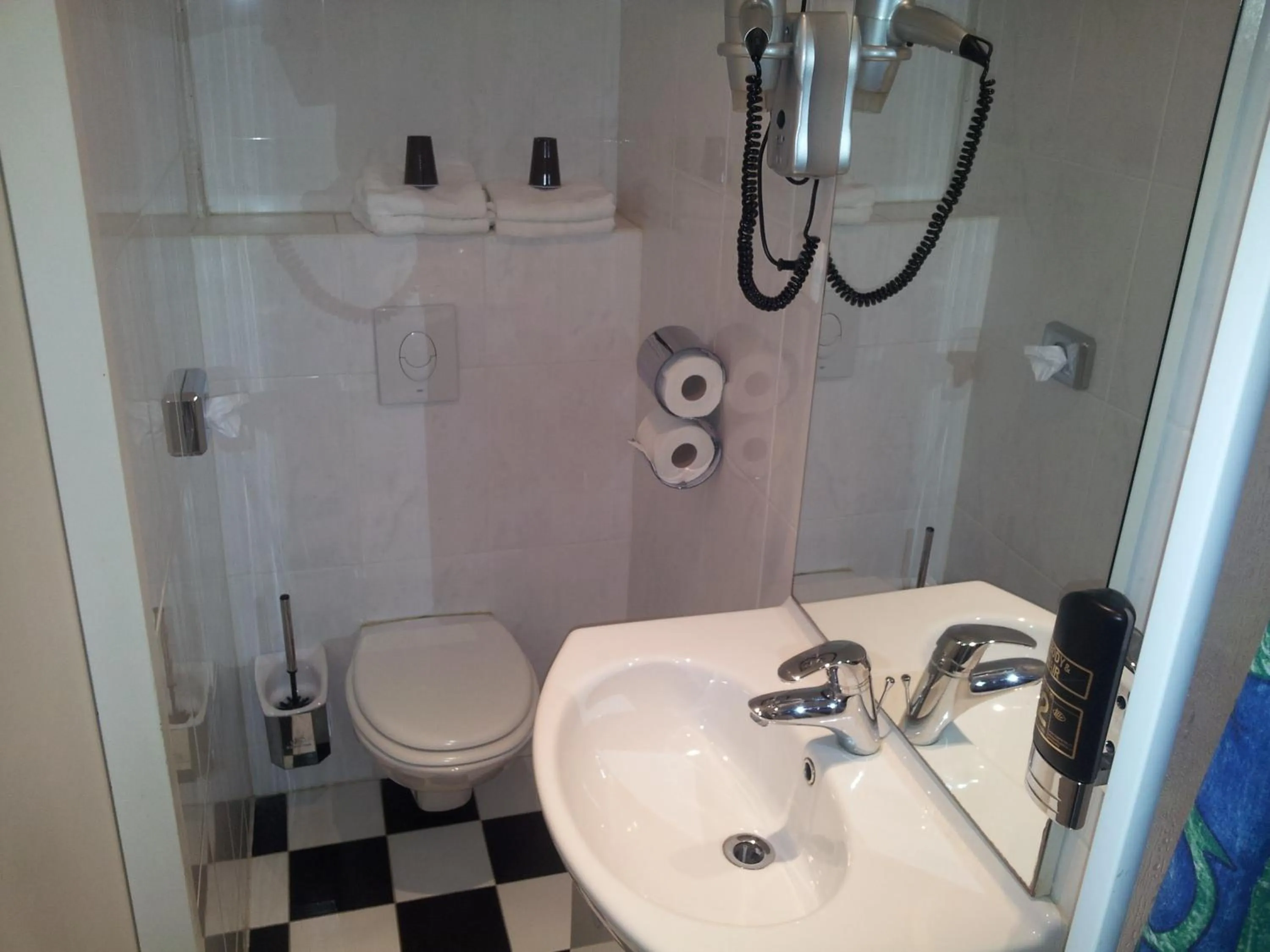 Bathroom in Hotel Baan