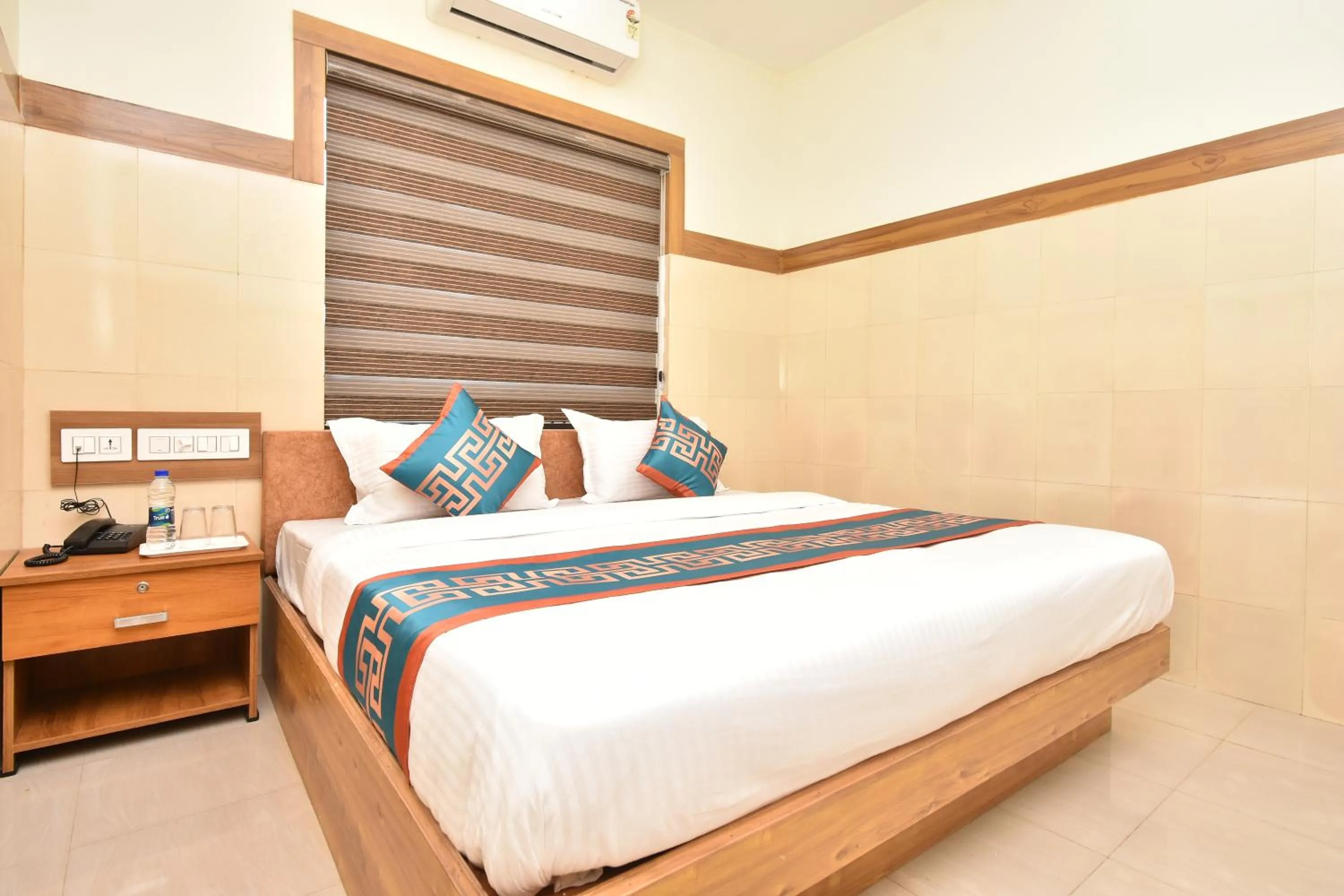 Bed in HOTEL KANNUR CAPITAL CALTEX