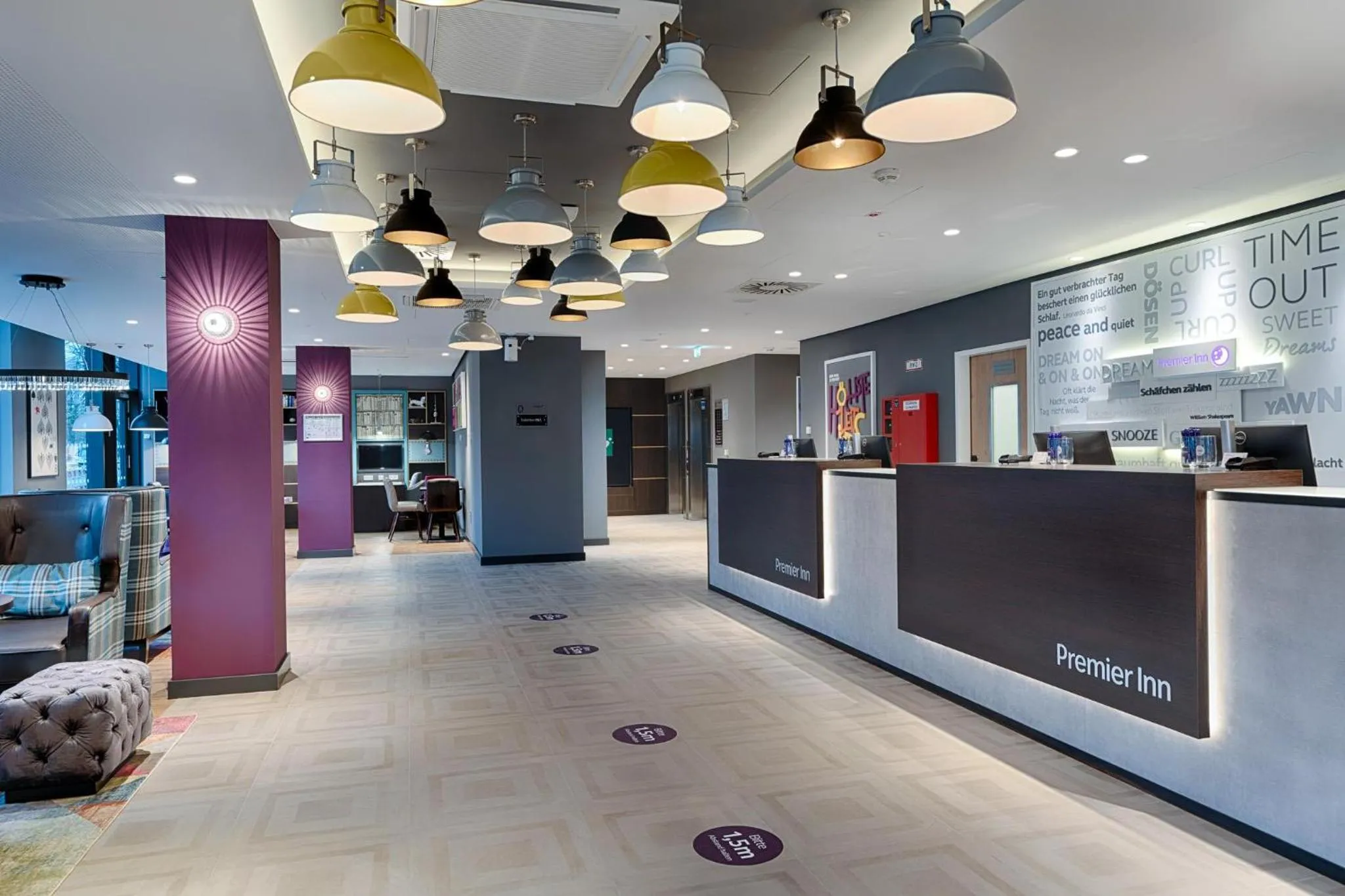 Lobby or reception in Premier Inn Berlin City Wilmersdorf