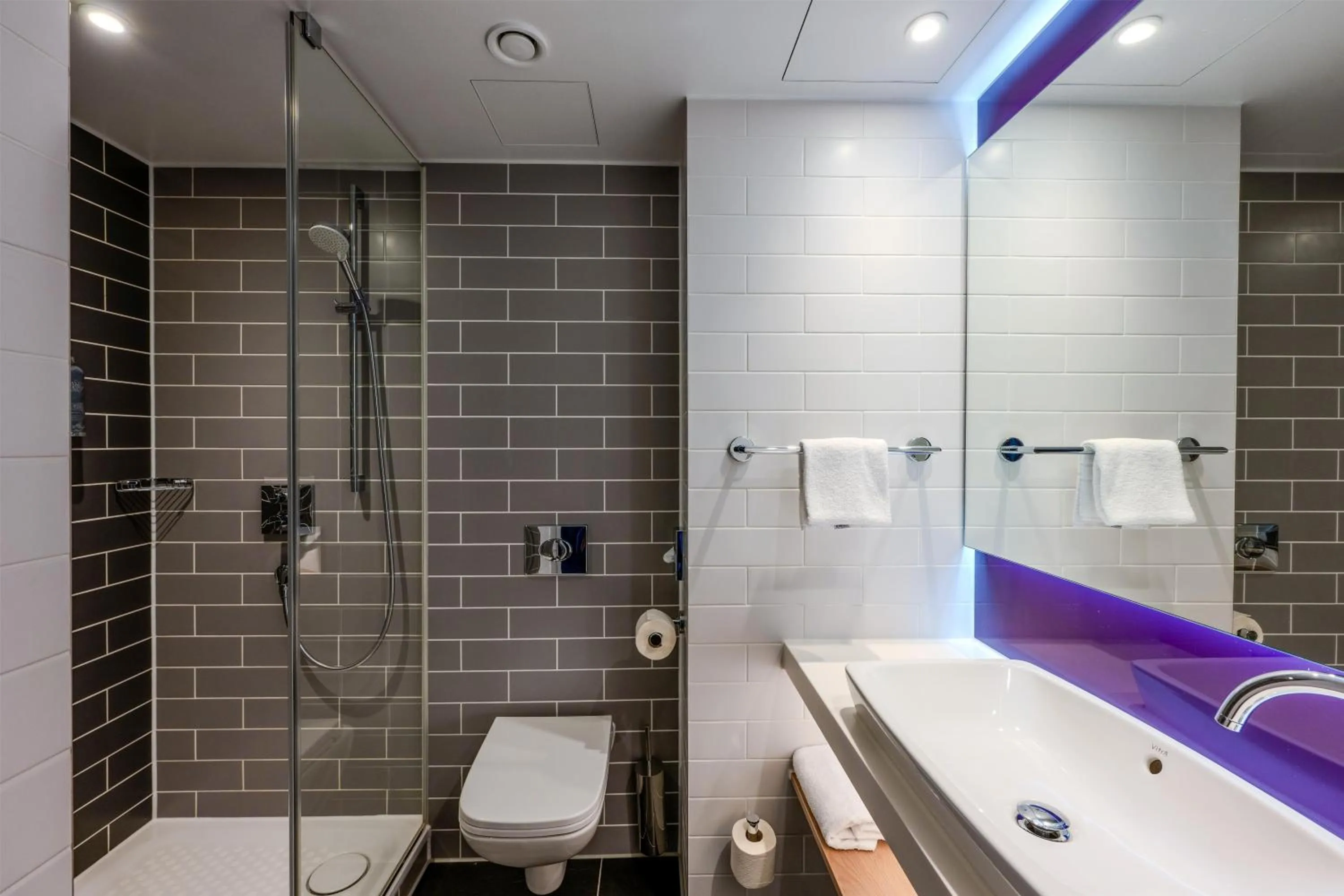 Bathroom in Premier Inn Berlin City Wilmersdorf