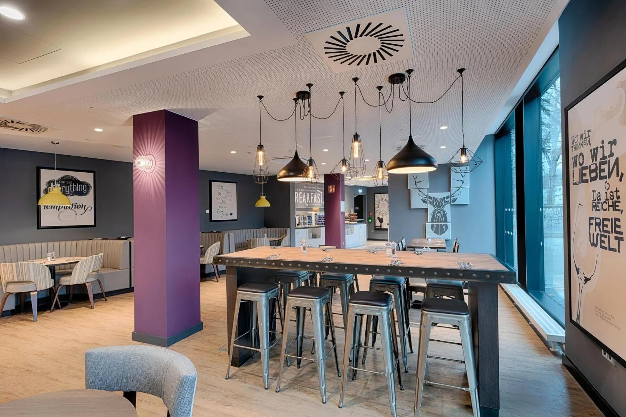 Lounge or bar in Premier Inn Berlin City Wilmersdorf