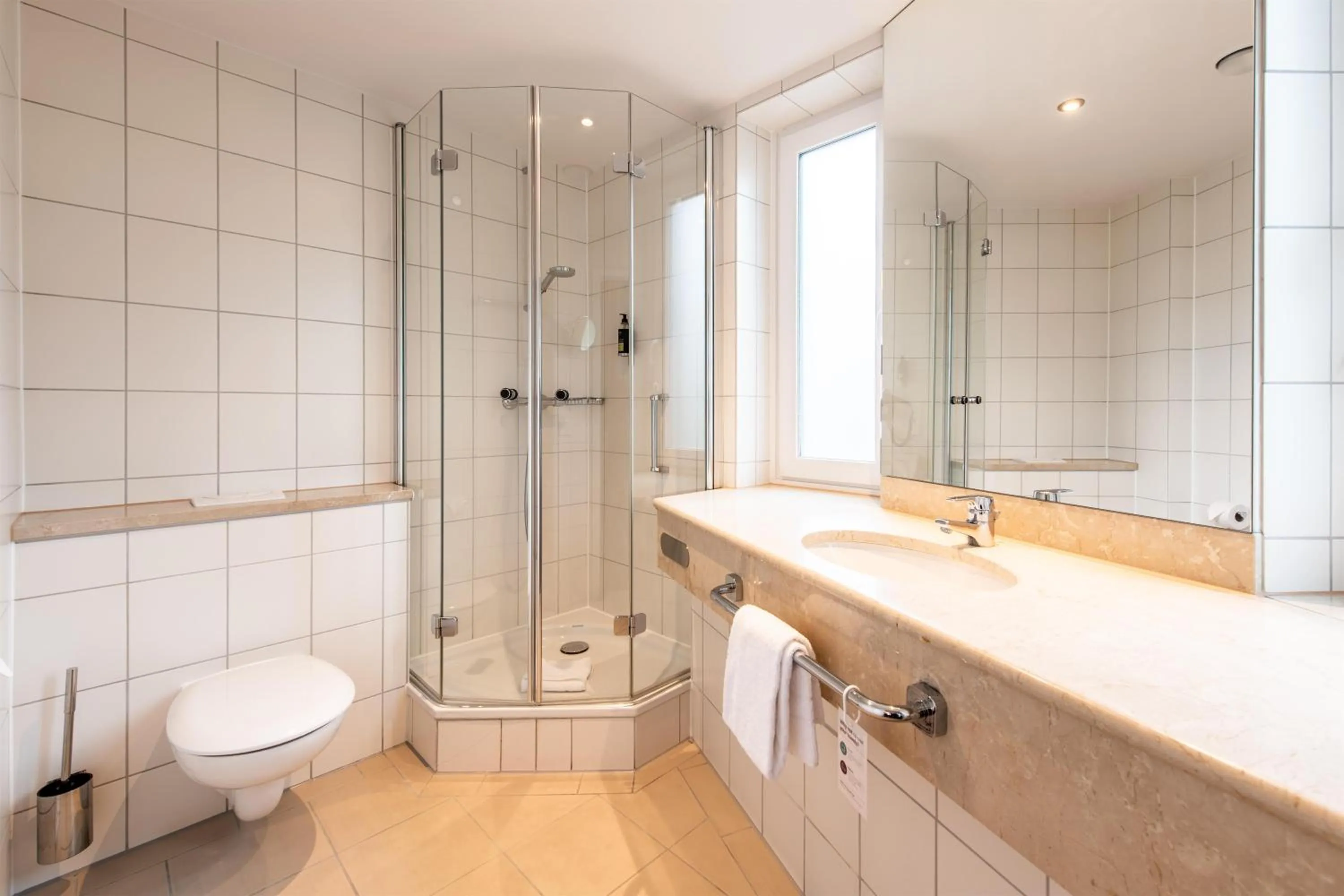 Bathroom in Premier Inn Braunschweig City Centre