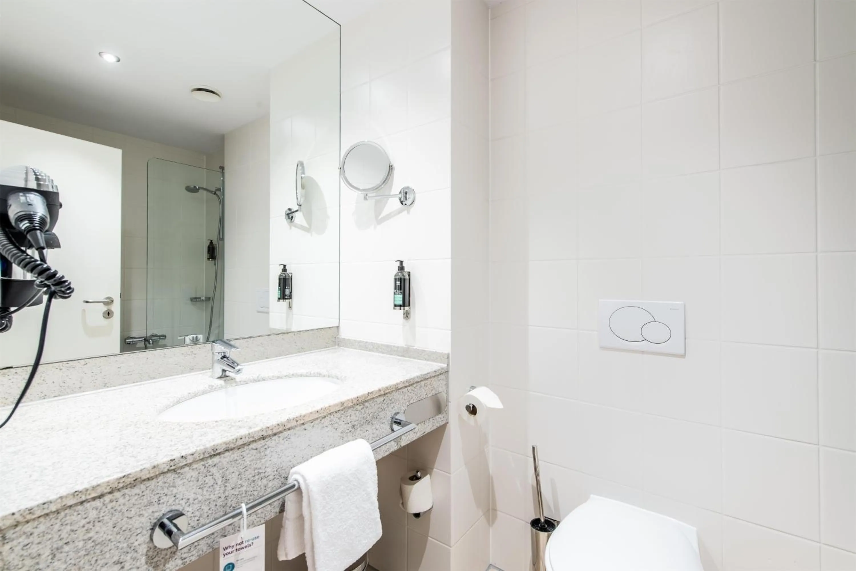 Bathroom in Premier Inn Braunschweig City Centre