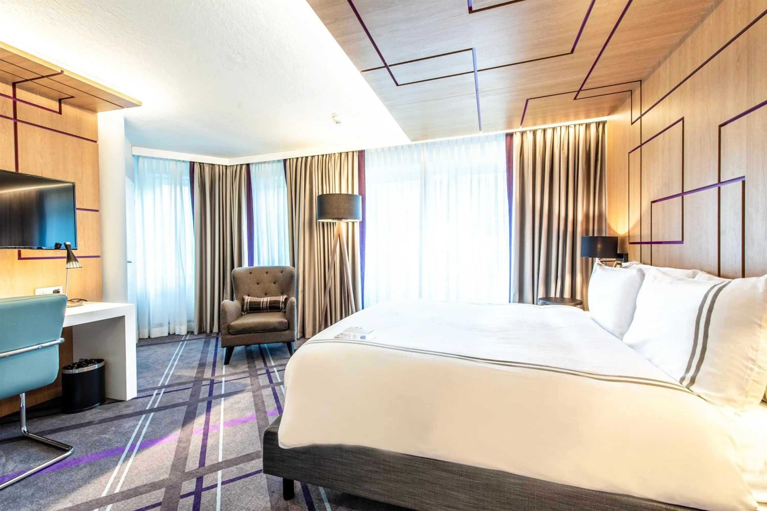 Bedroom, Bed in Premier Inn Braunschweig City Centre