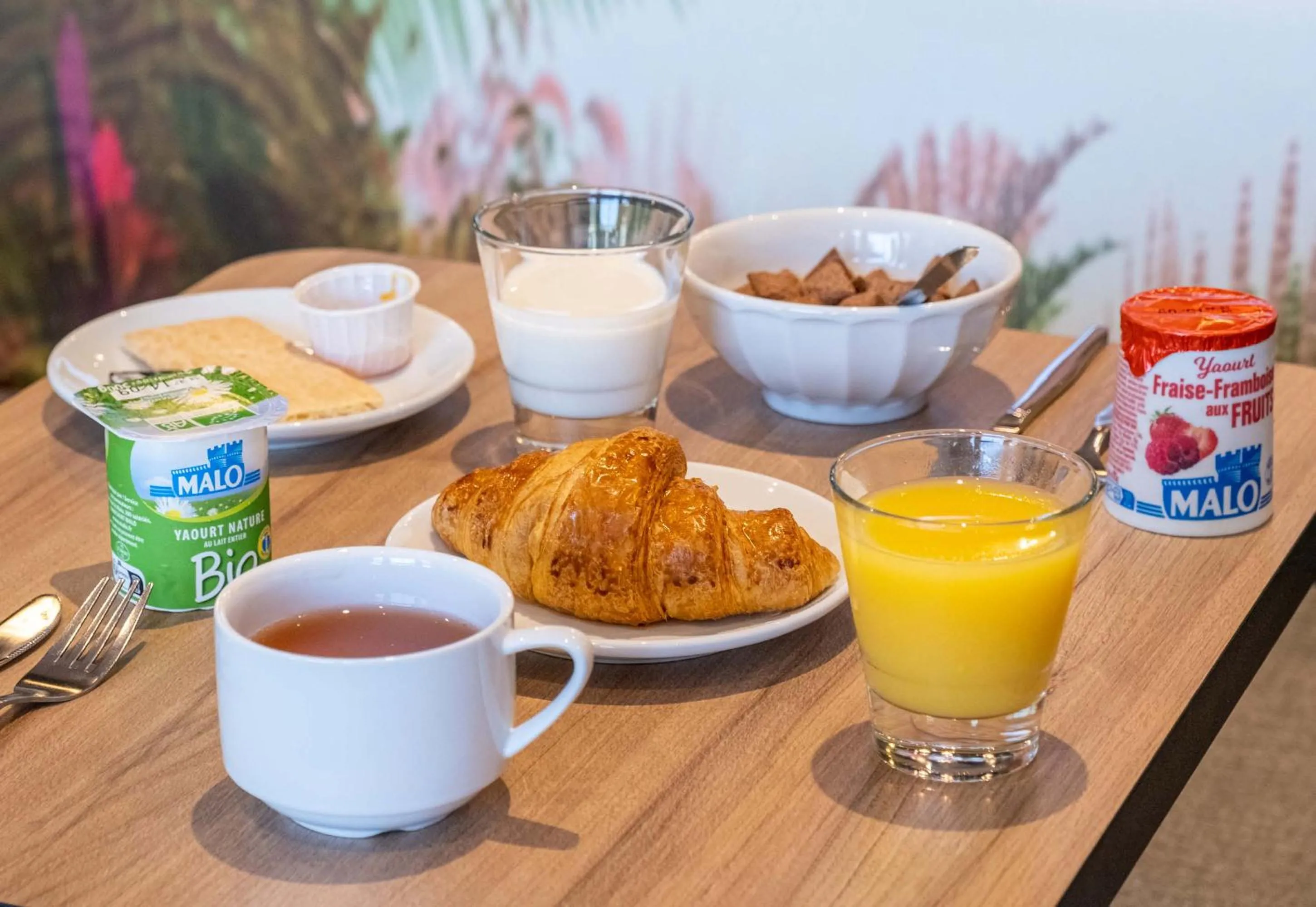 Breakfast in B&B HOTEL Cluses Sud