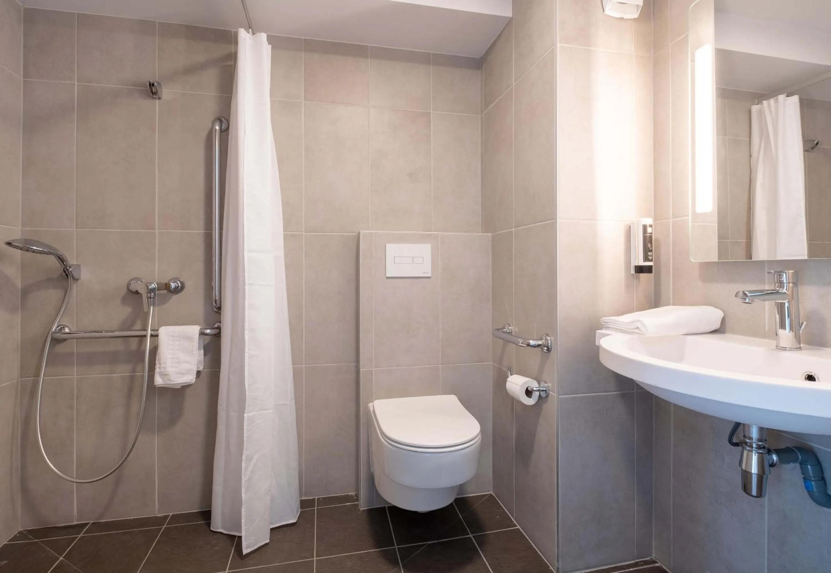 Bathroom in B&B HOTEL Cluses Sud