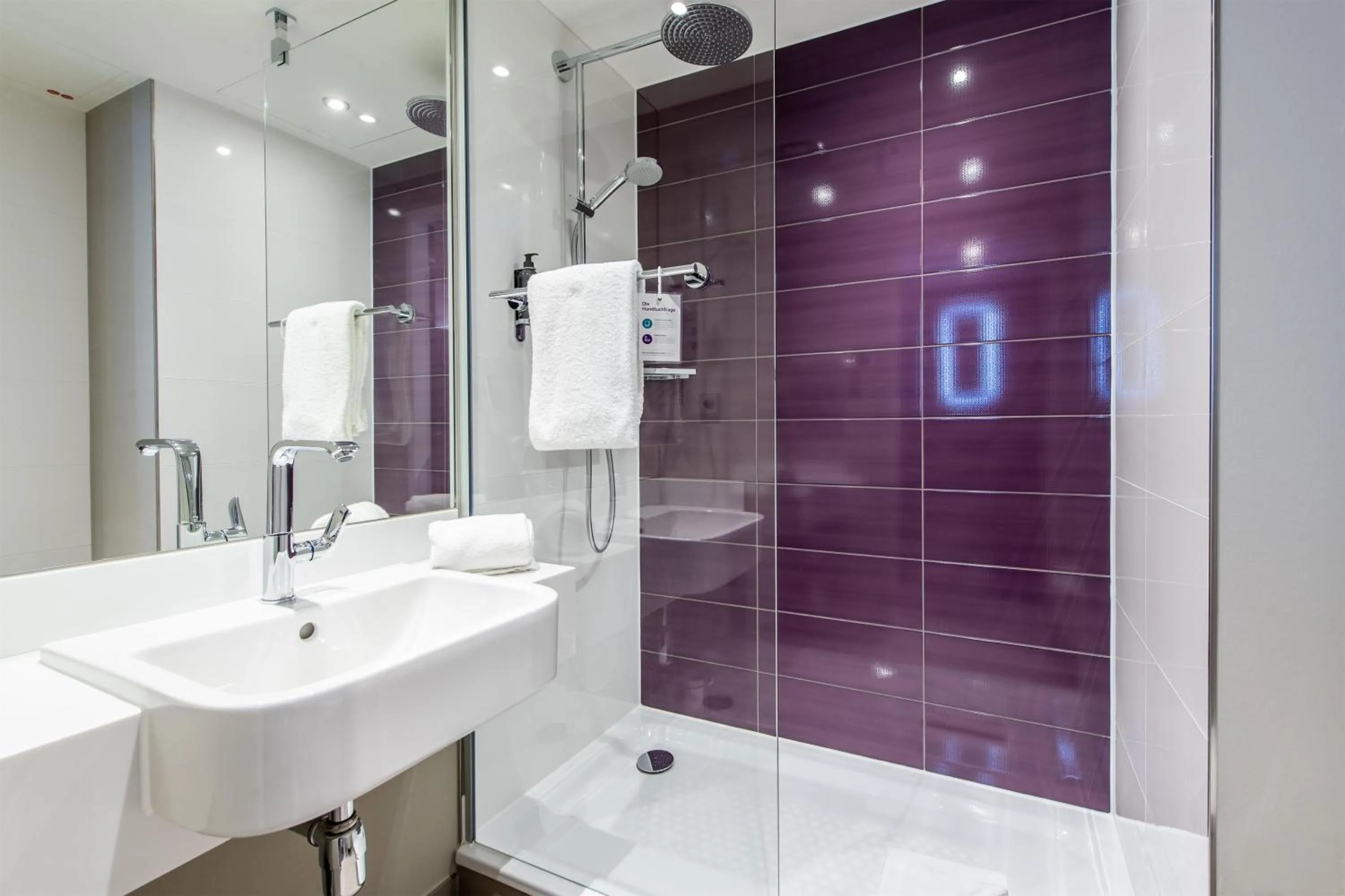 Bathroom in Premier Inn Essen City Centre