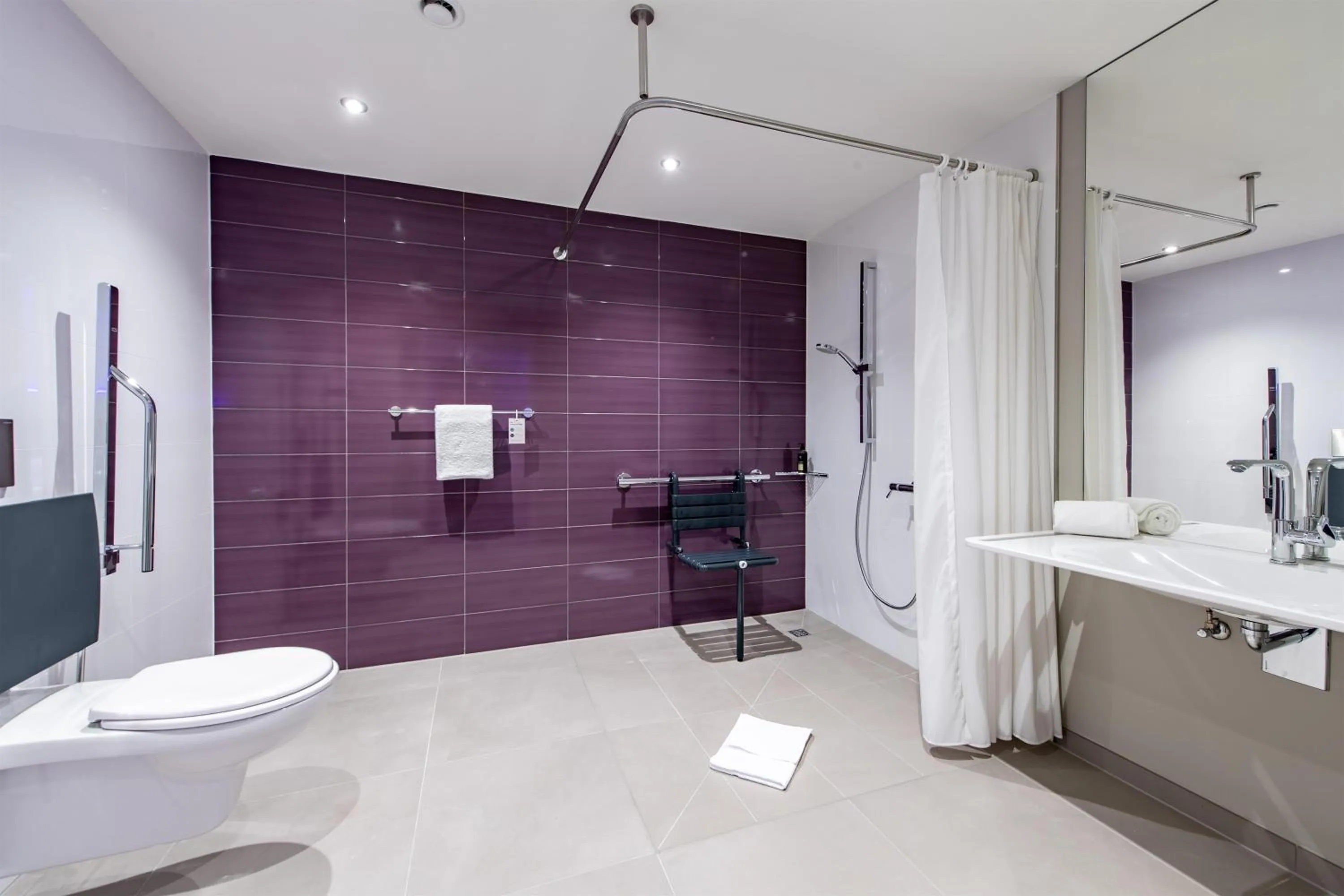 Bathroom in Premier Inn Essen City Centre