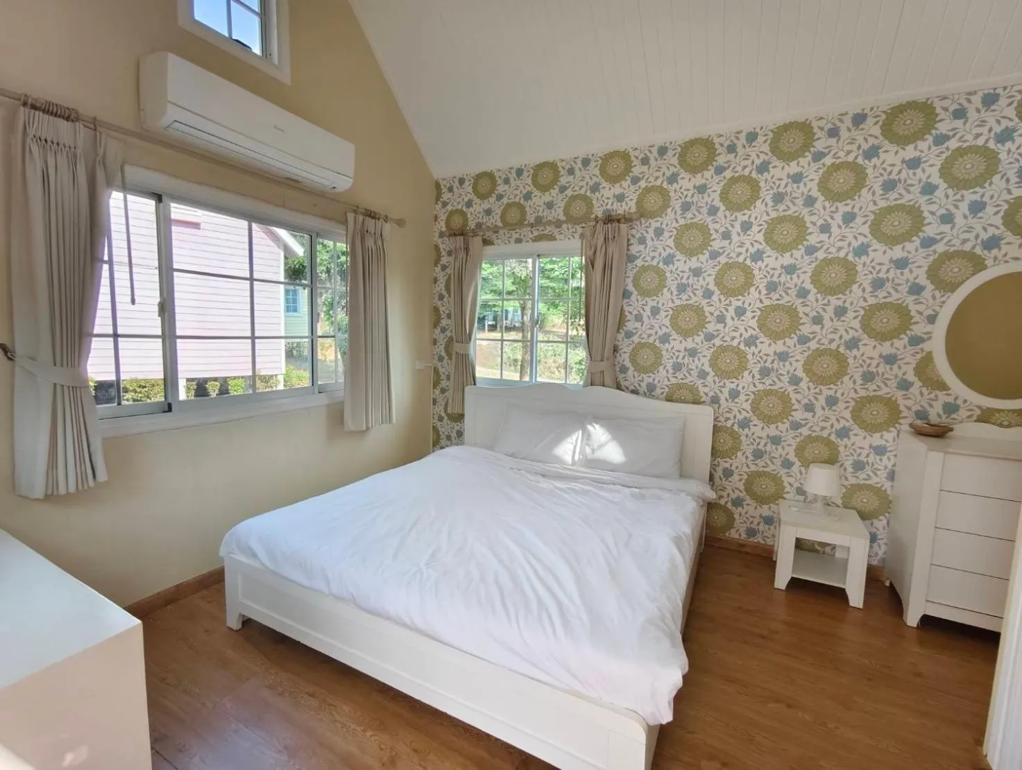 Bedroom, Bed in The Open Hills