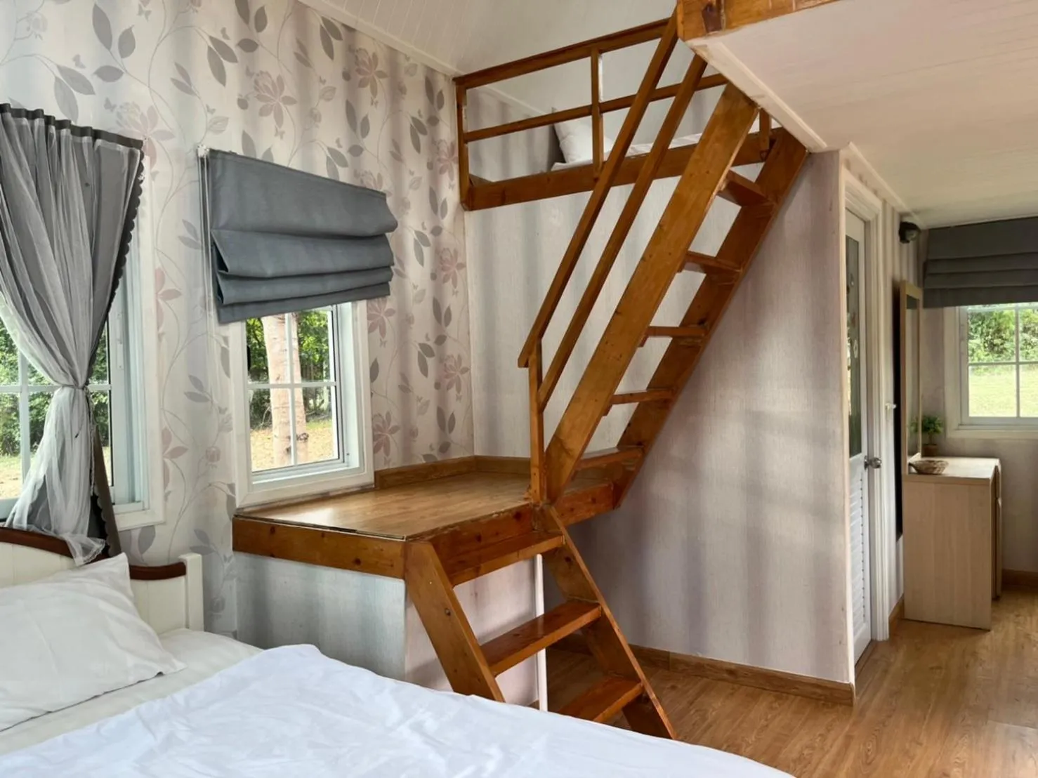 Photo of the whole room, Bed in The Open Hills