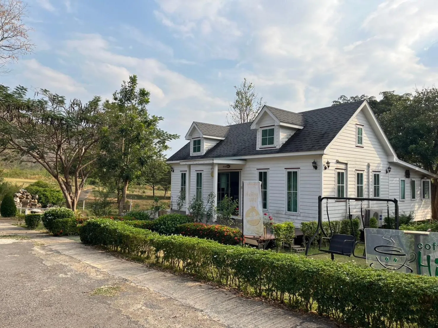 Facade/entrance in The Open Hills